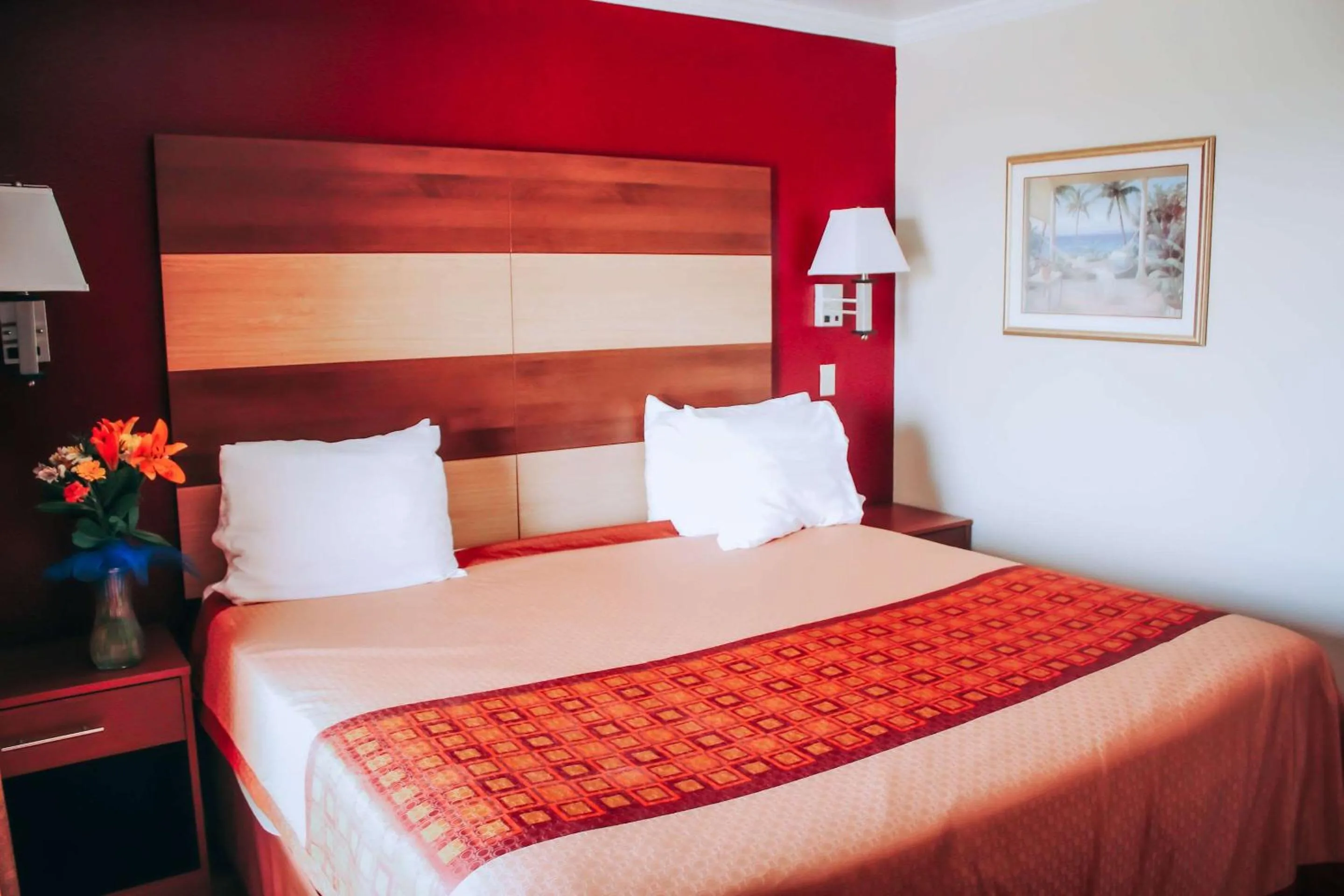 Photo of the whole room, Bed in Rodeway Inn & Suites Lake Havasu City