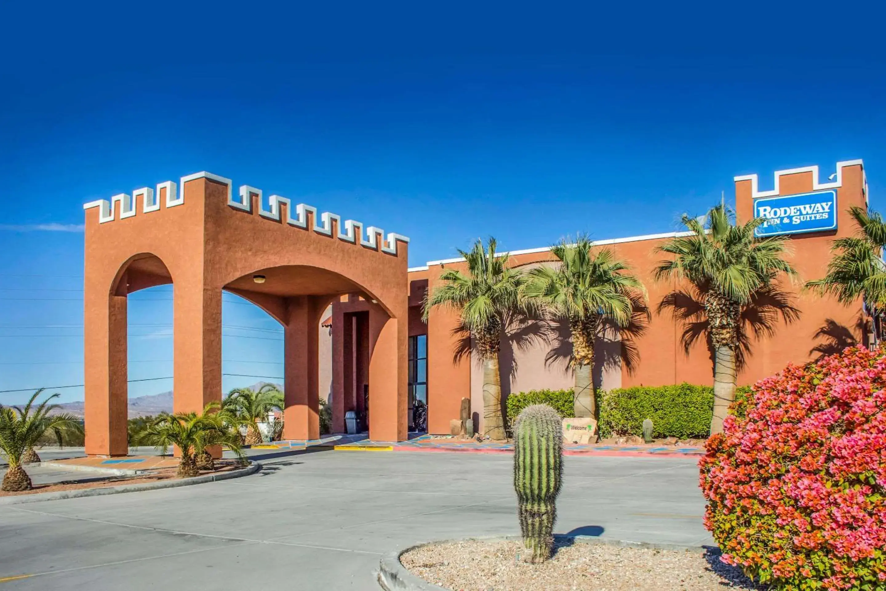 Property building in Rodeway Inn & Suites Lake Havasu City Property building in Rodeway Inn & Suites Lake Havasu City