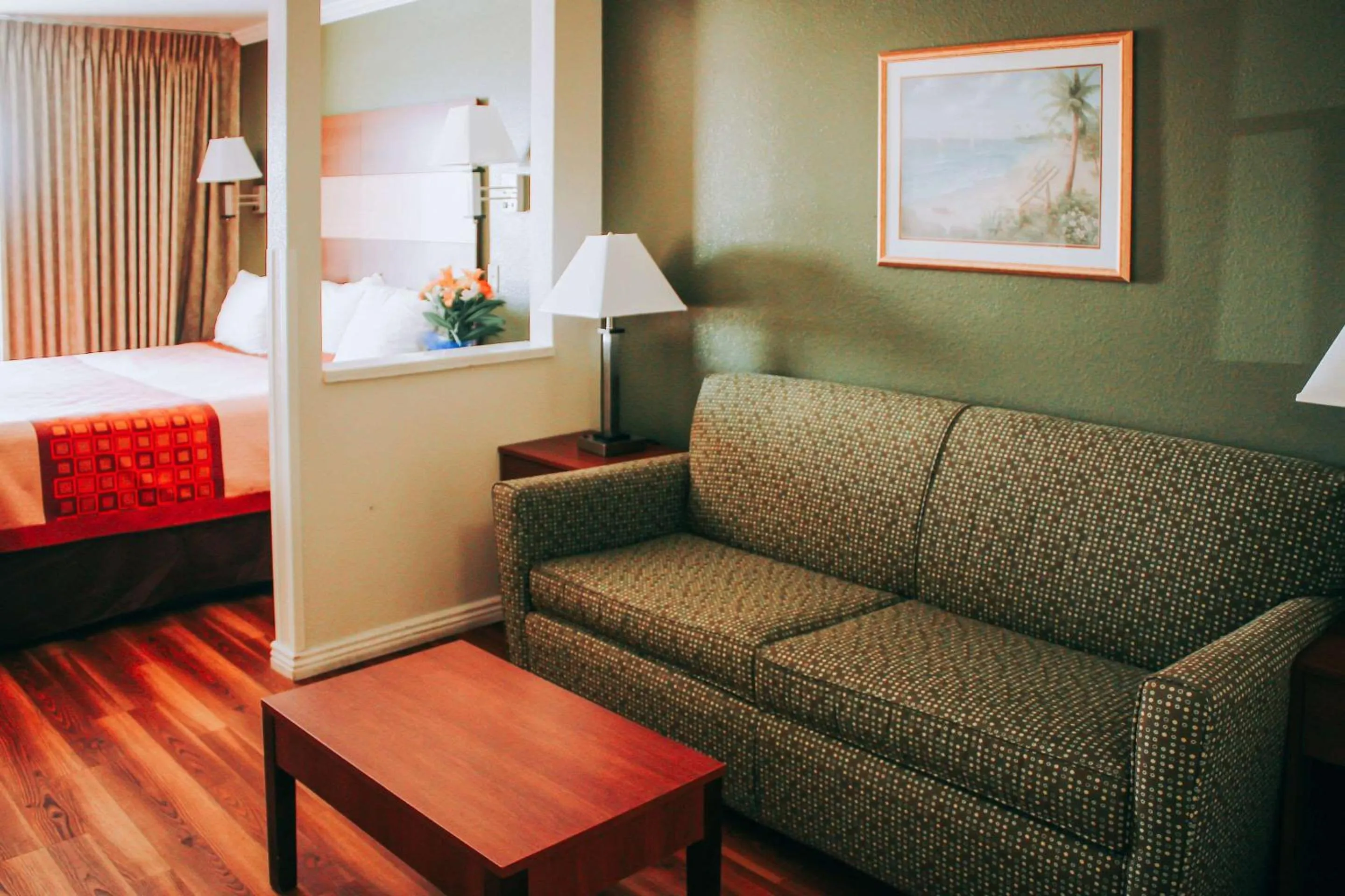 Photo of the whole room, Bed in Rodeway Inn & Suites Lake Havasu City