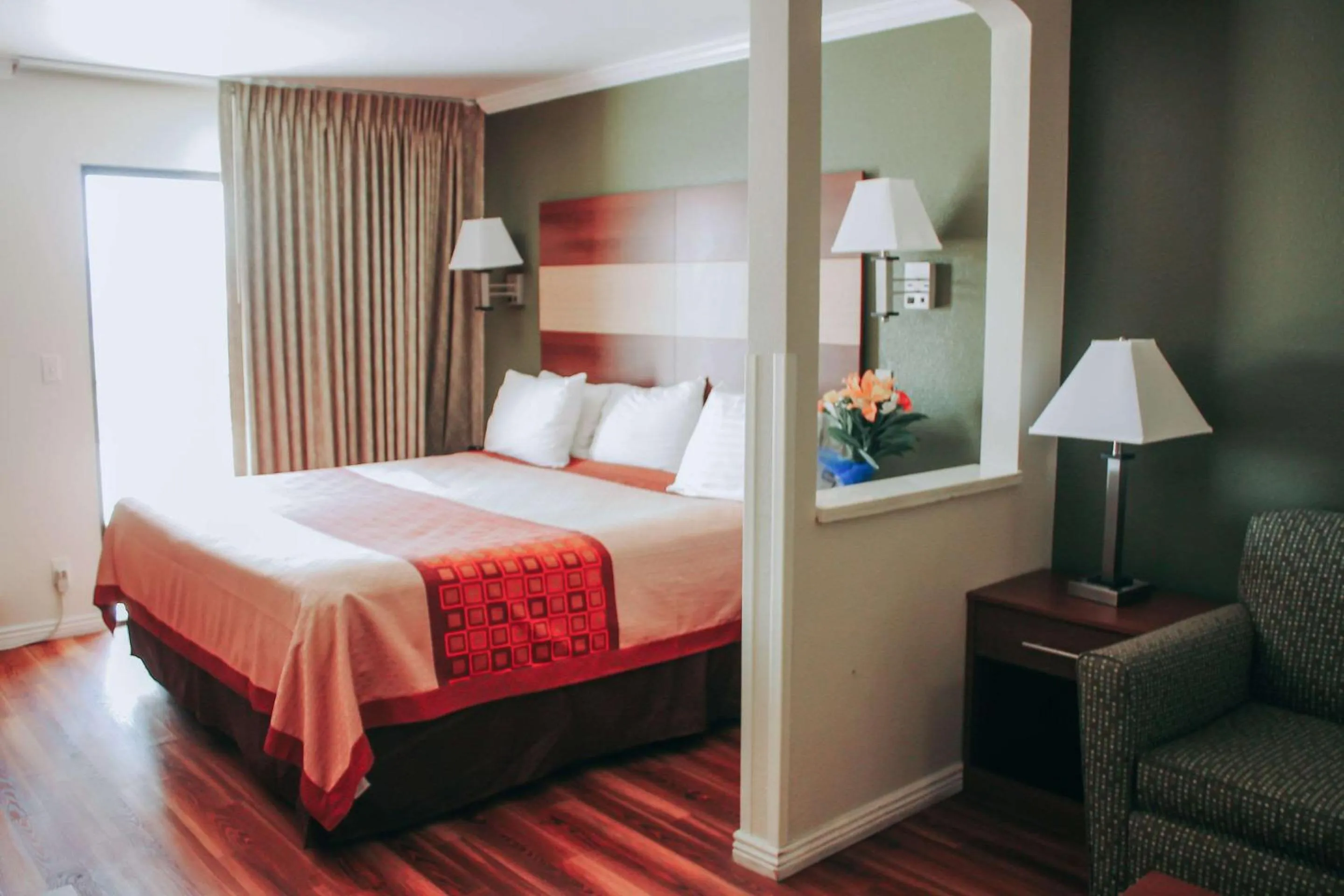 Photo of the whole room, Bed in Rodeway Inn & Suites Lake Havasu City