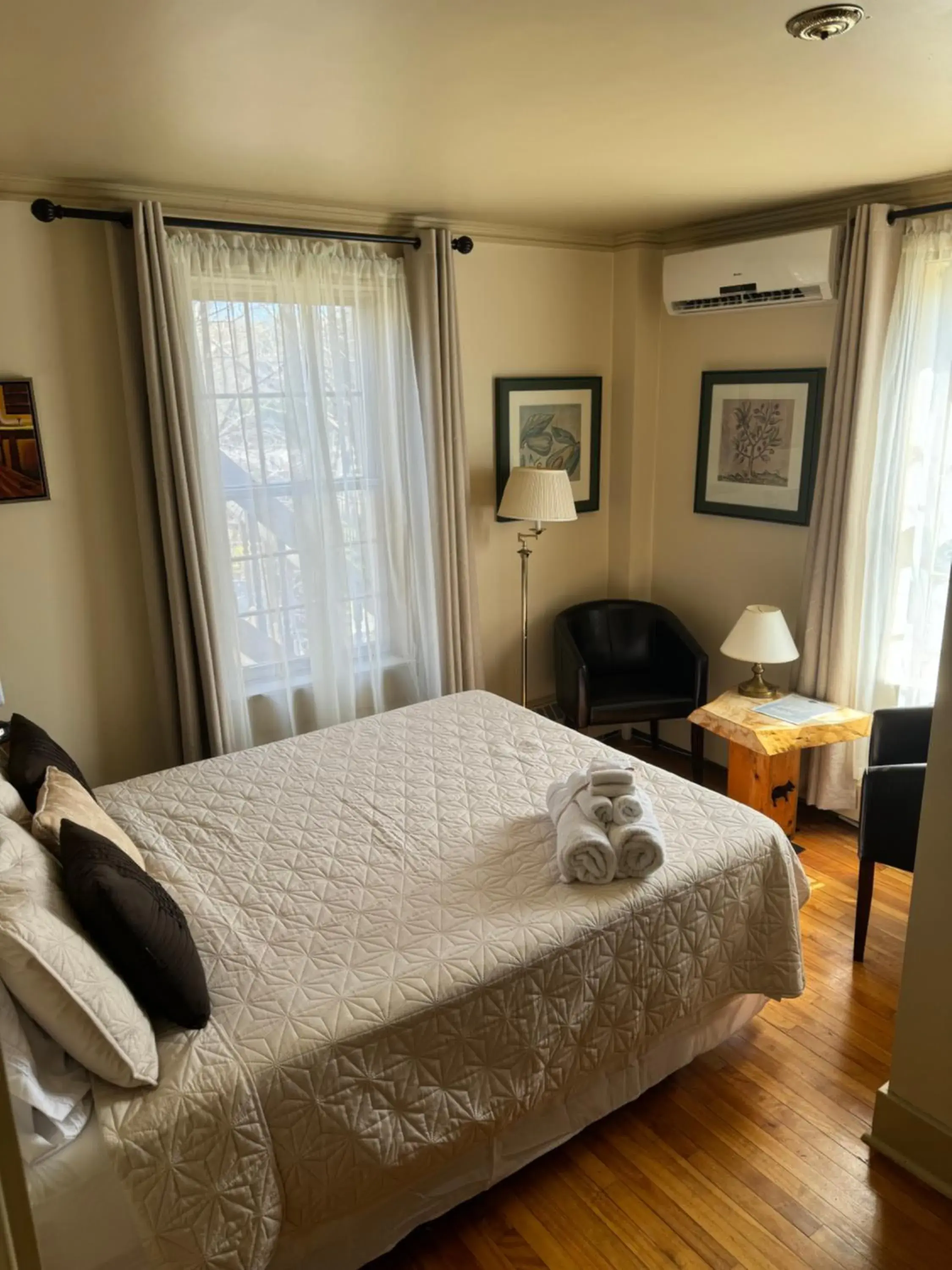 Standard Queen Room in Au Manoir de la rue Merry Standard Queen Room in Au Manoir de la rue Merry