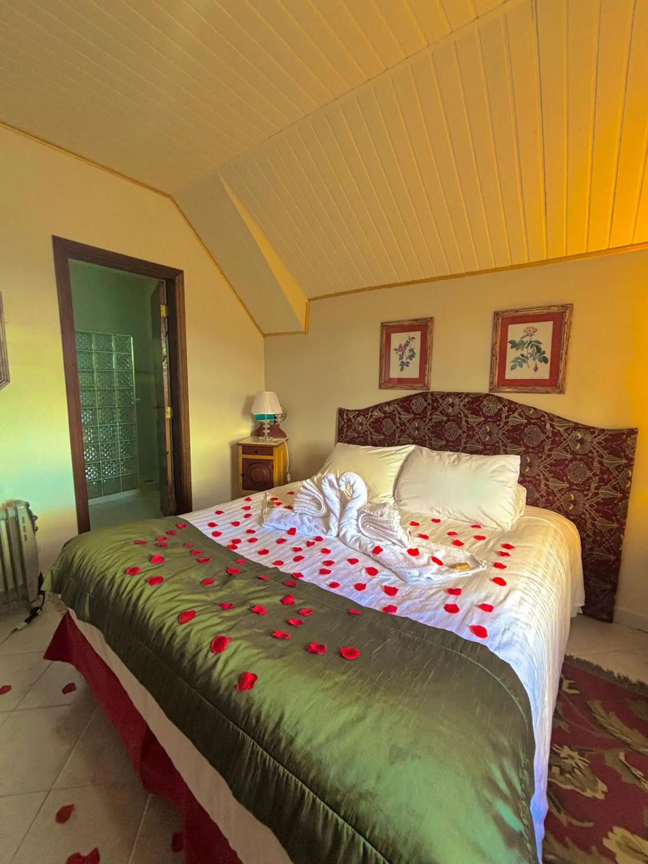 Suite with Mountain View - single occupancy in Villa Montserrat Suite with Mountain View - single occupancy in Villa Montserrat