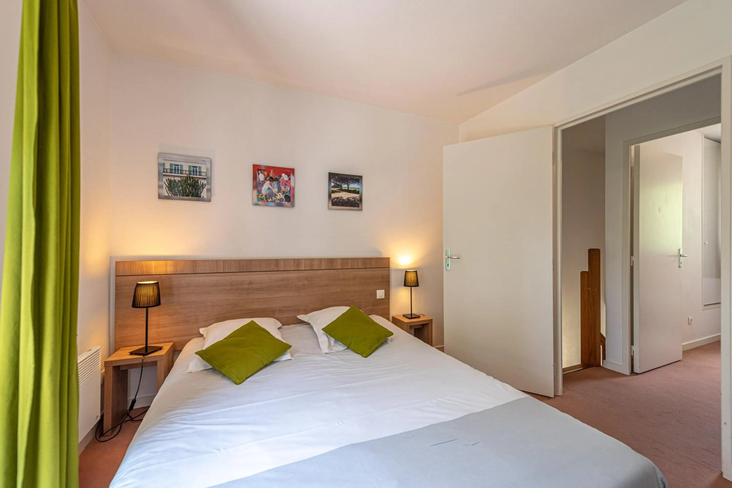 Bed in Terres de France - Le Domaine Du Golf