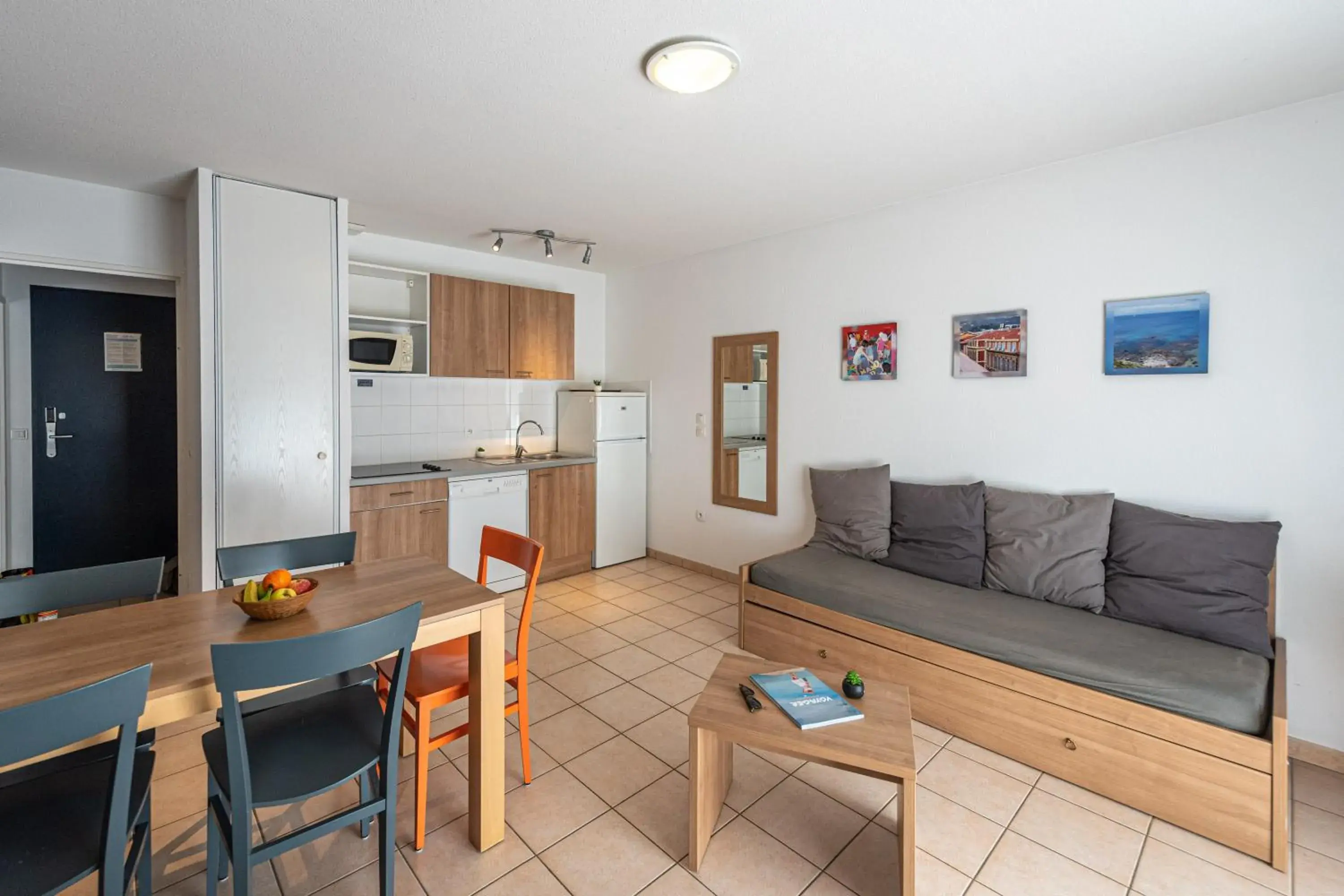 Photo of the whole room in Terres de France - Le Domaine Du Golf Photo of the whole room in Terres de France - Le Domaine Du Golf