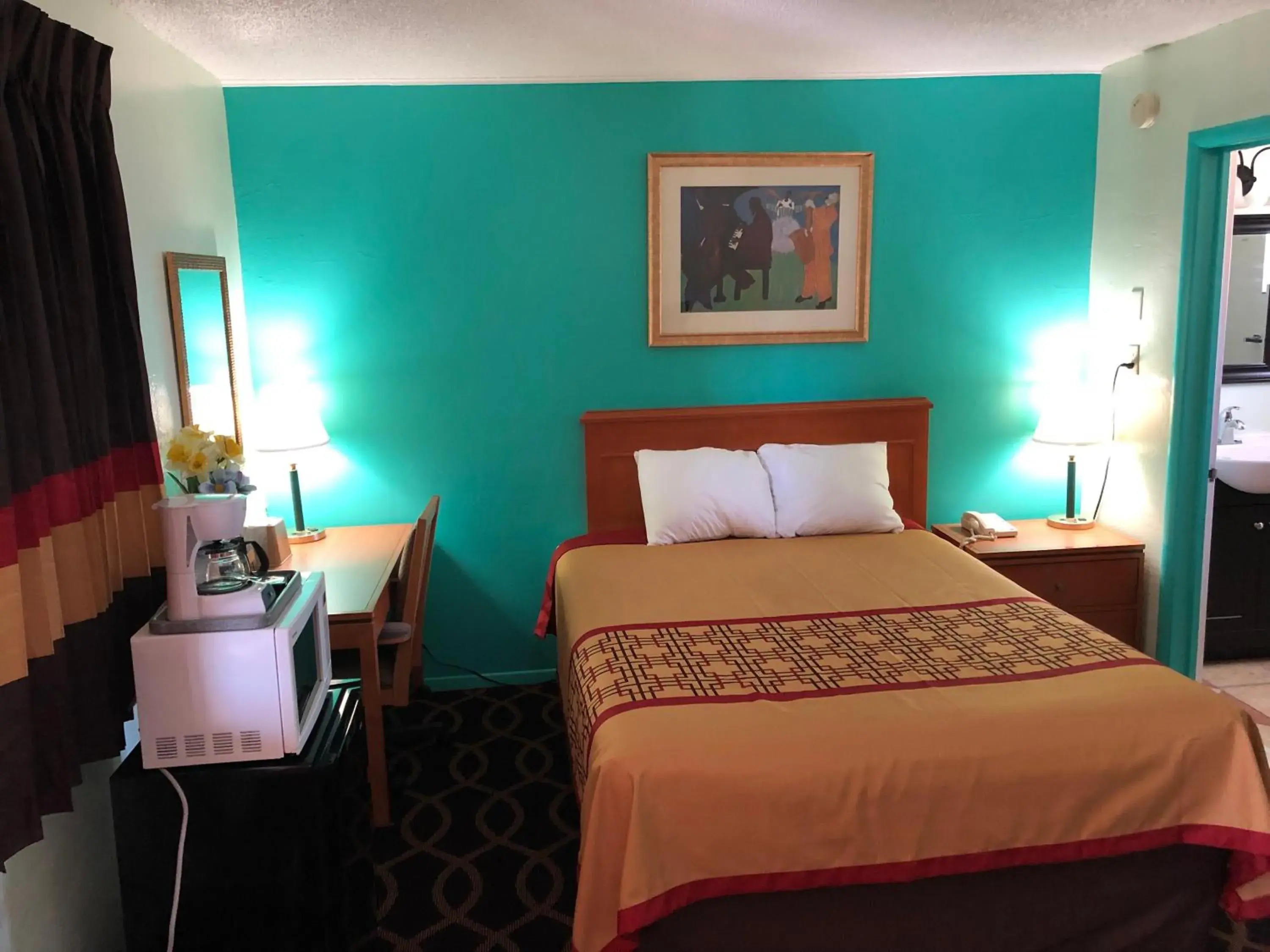 Bed in Klamath Motor Lodge Bed in Klamath Motor Lodge