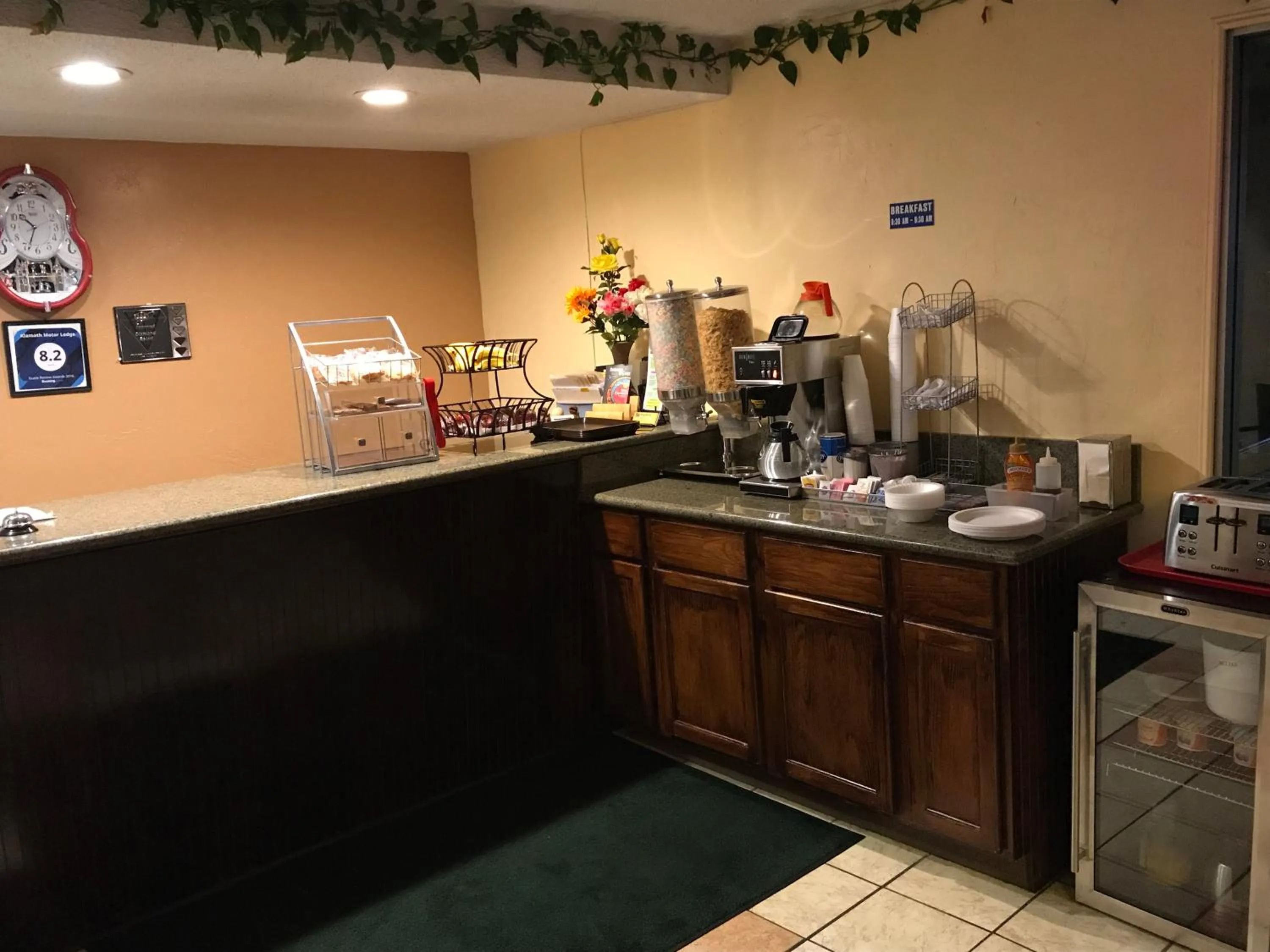 Breakfast in Klamath Motor Lodge