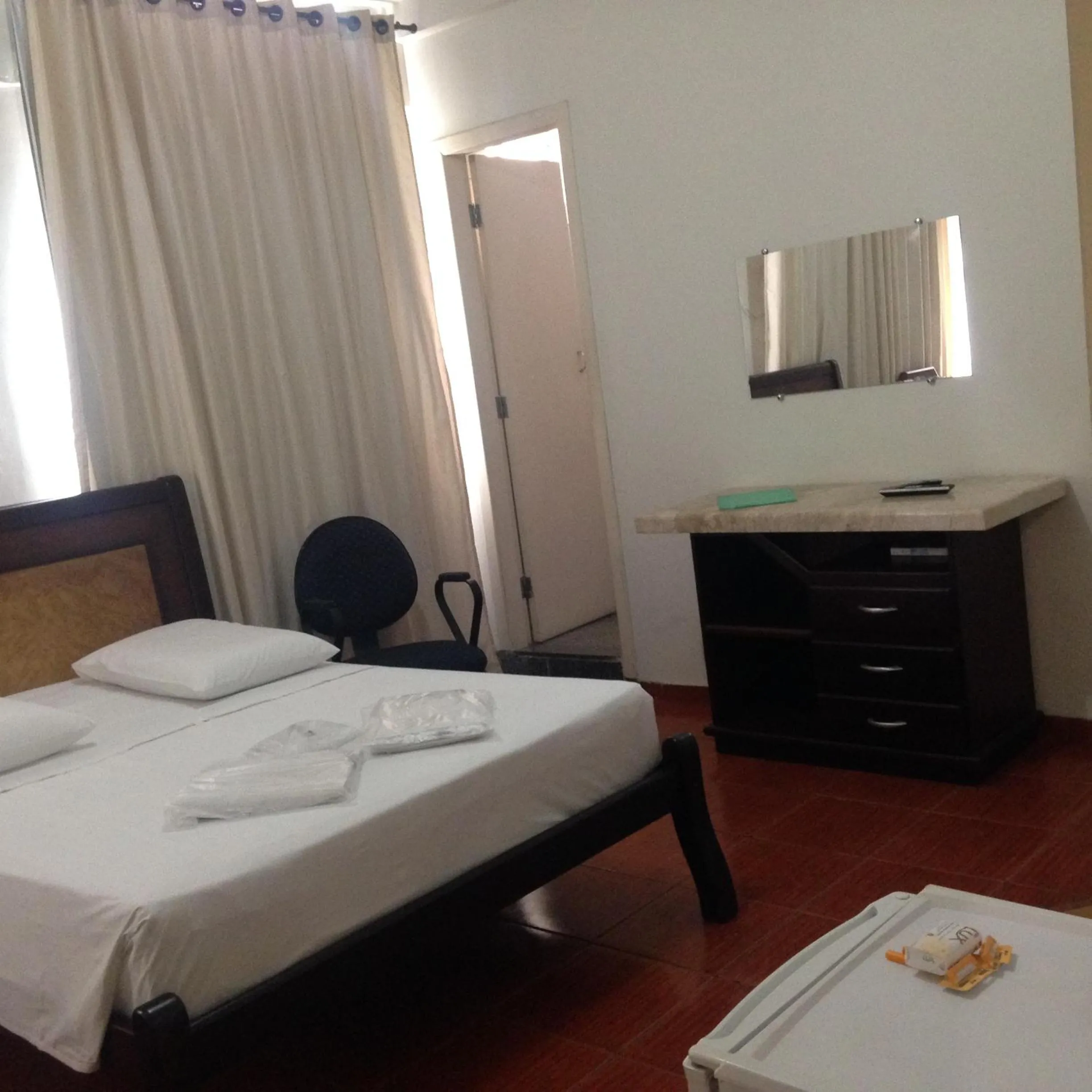 Restaurant/places to eat, Bed in Hotel Turista