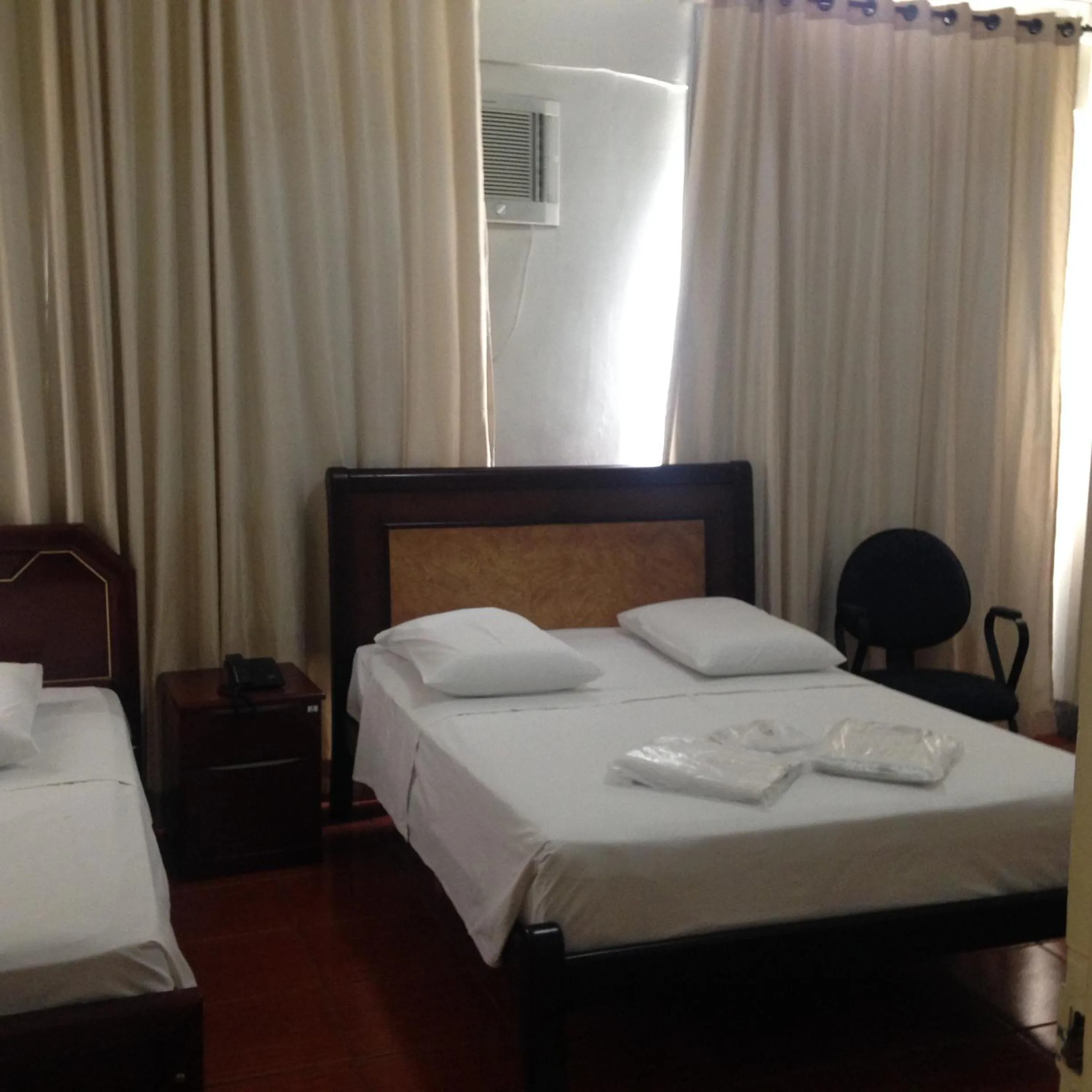 Restaurant/places to eat, Bed in Hotel Turista