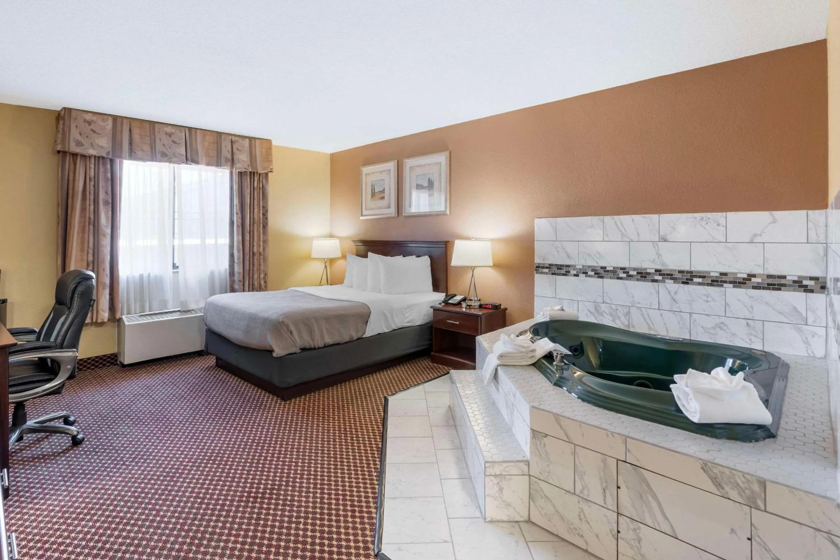 Bedroom, Bed in Quality Inn & Suites Bloomington University Area