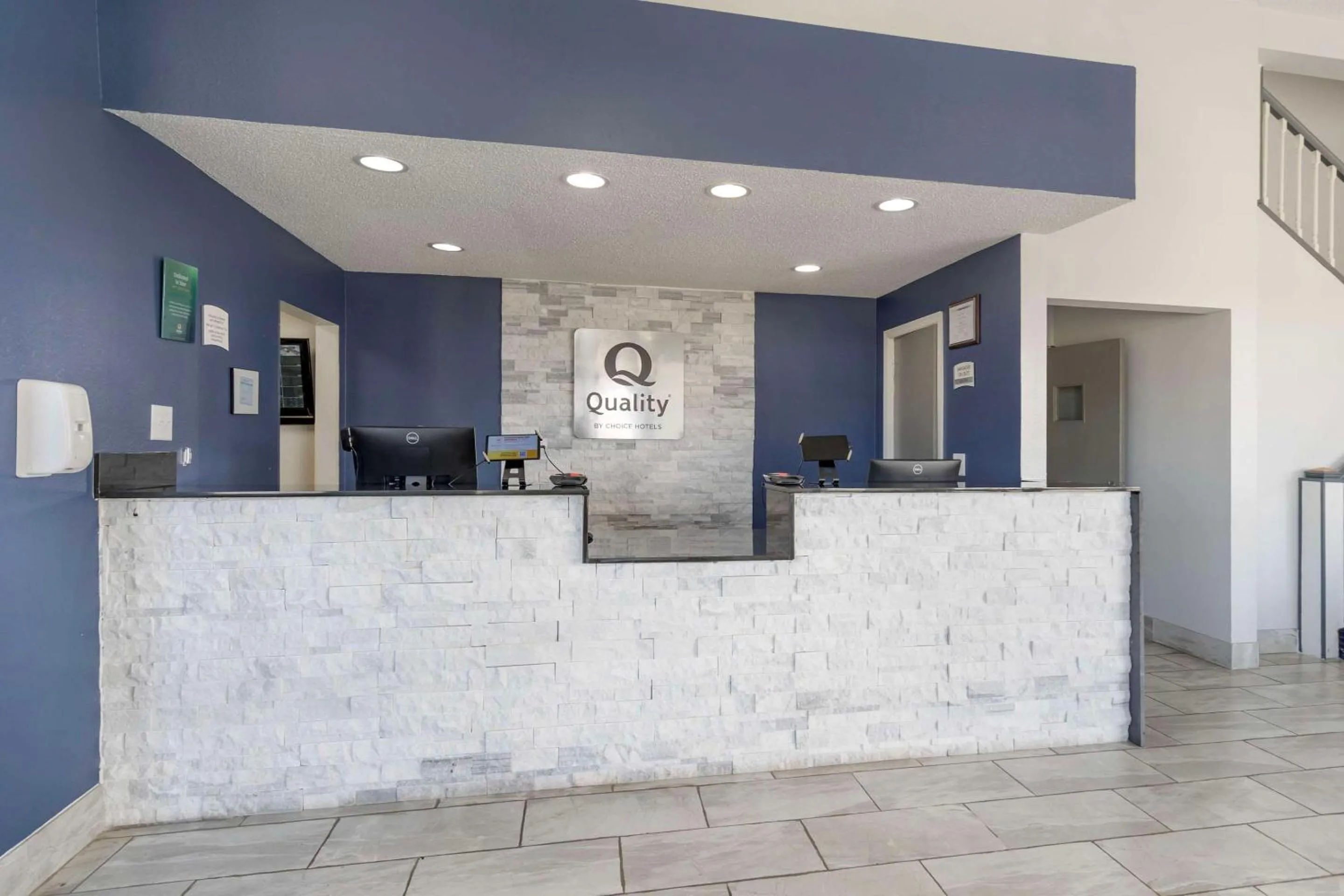 Lobby or reception in Quality Inn &amp; Suites Bloomington University Area