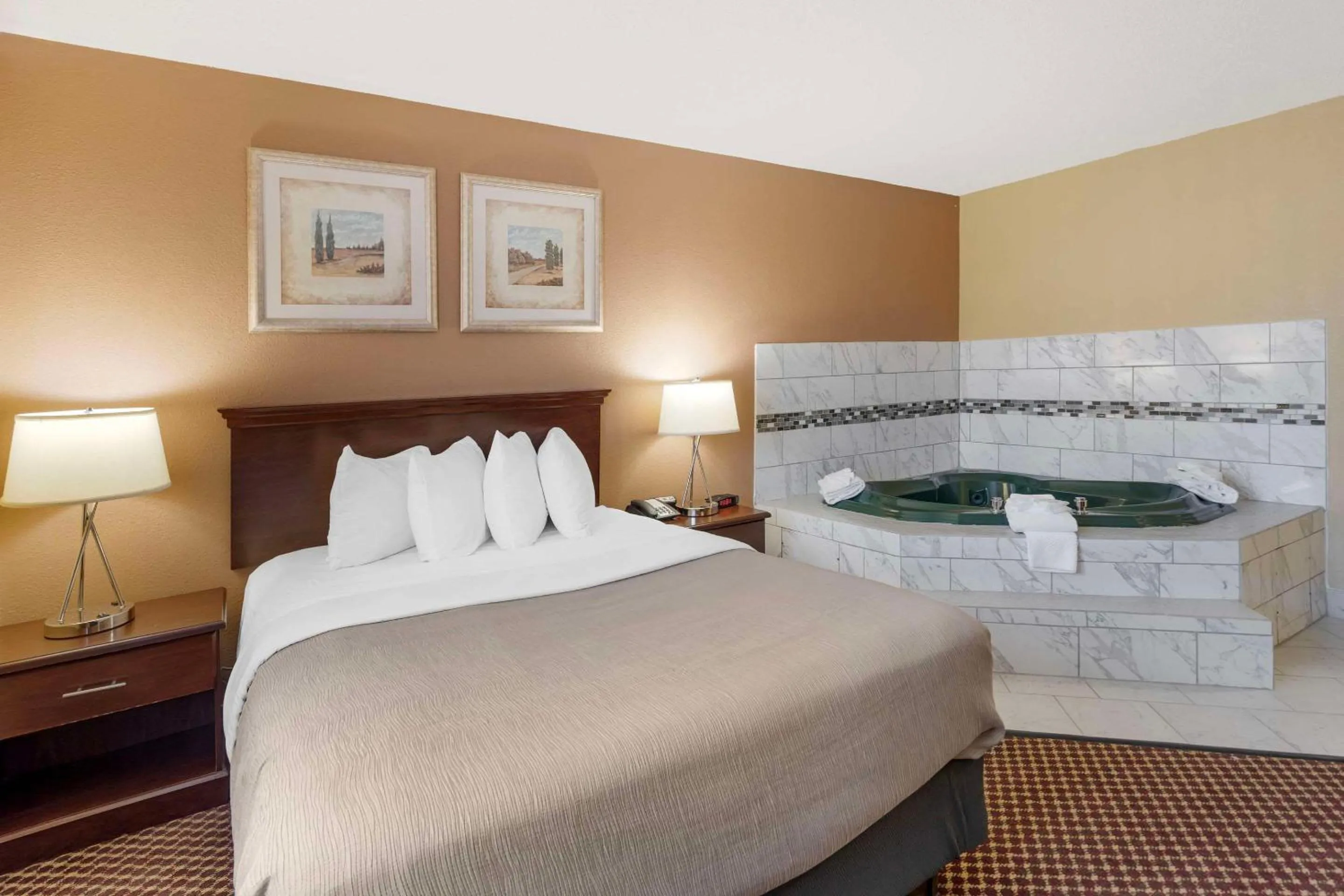 Bedroom, Bed in Quality Inn & Suites Bloomington University Area