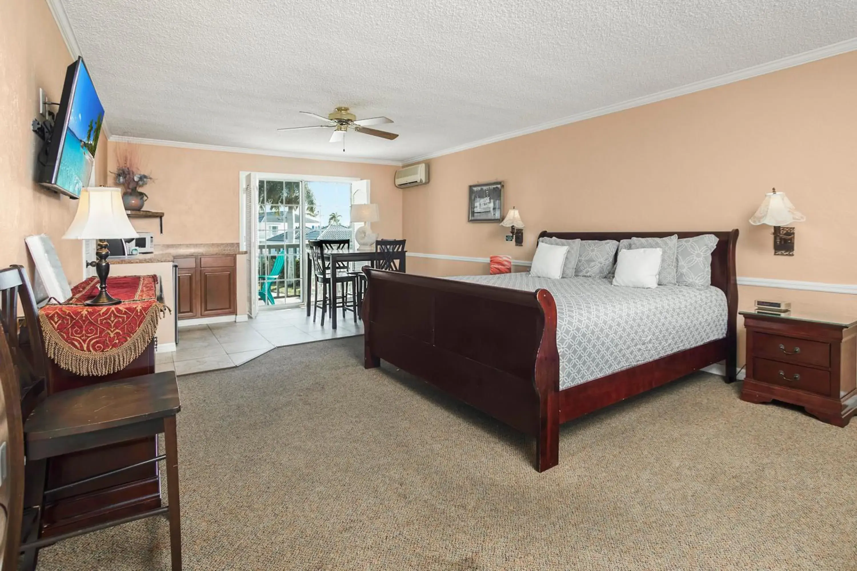 Photo of the whole room, Bed in The BoatHouse Photo of the whole room, Bed in The BoatHouse