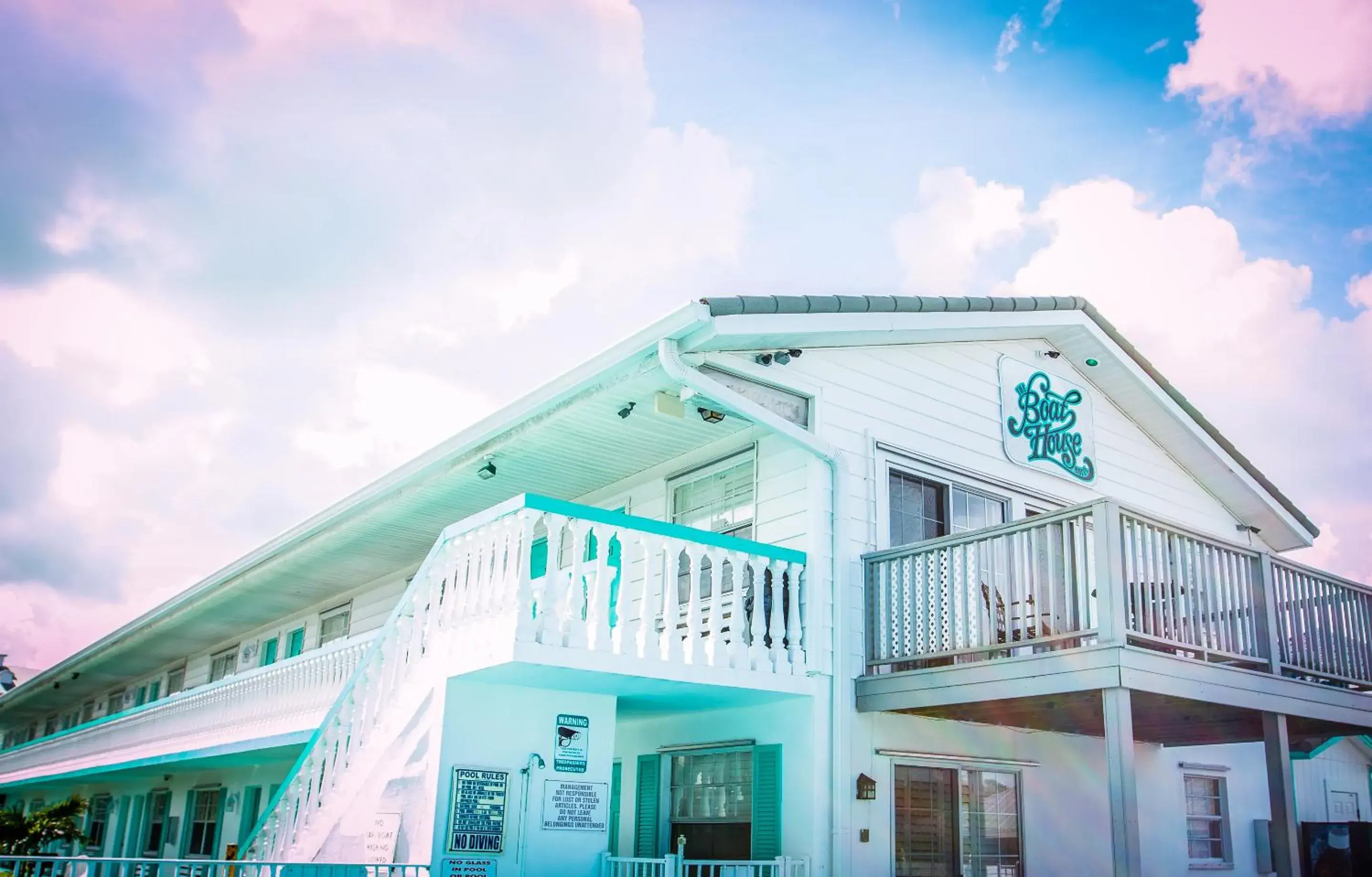 Facade/entrance in The BoatHouse Facade/entrance in The BoatHouse