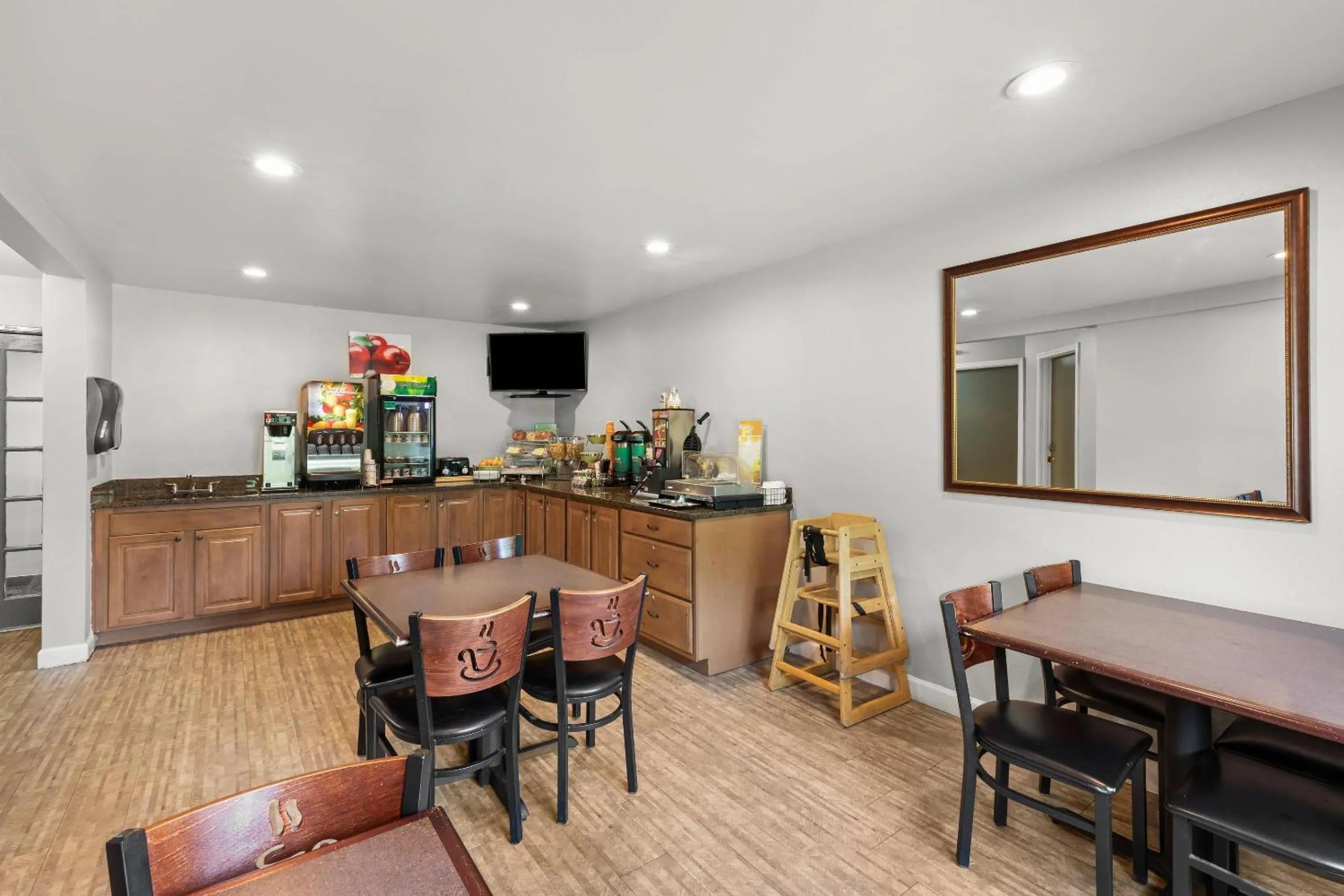 Breakfast in Quality Inn Atlanta Airport-Central