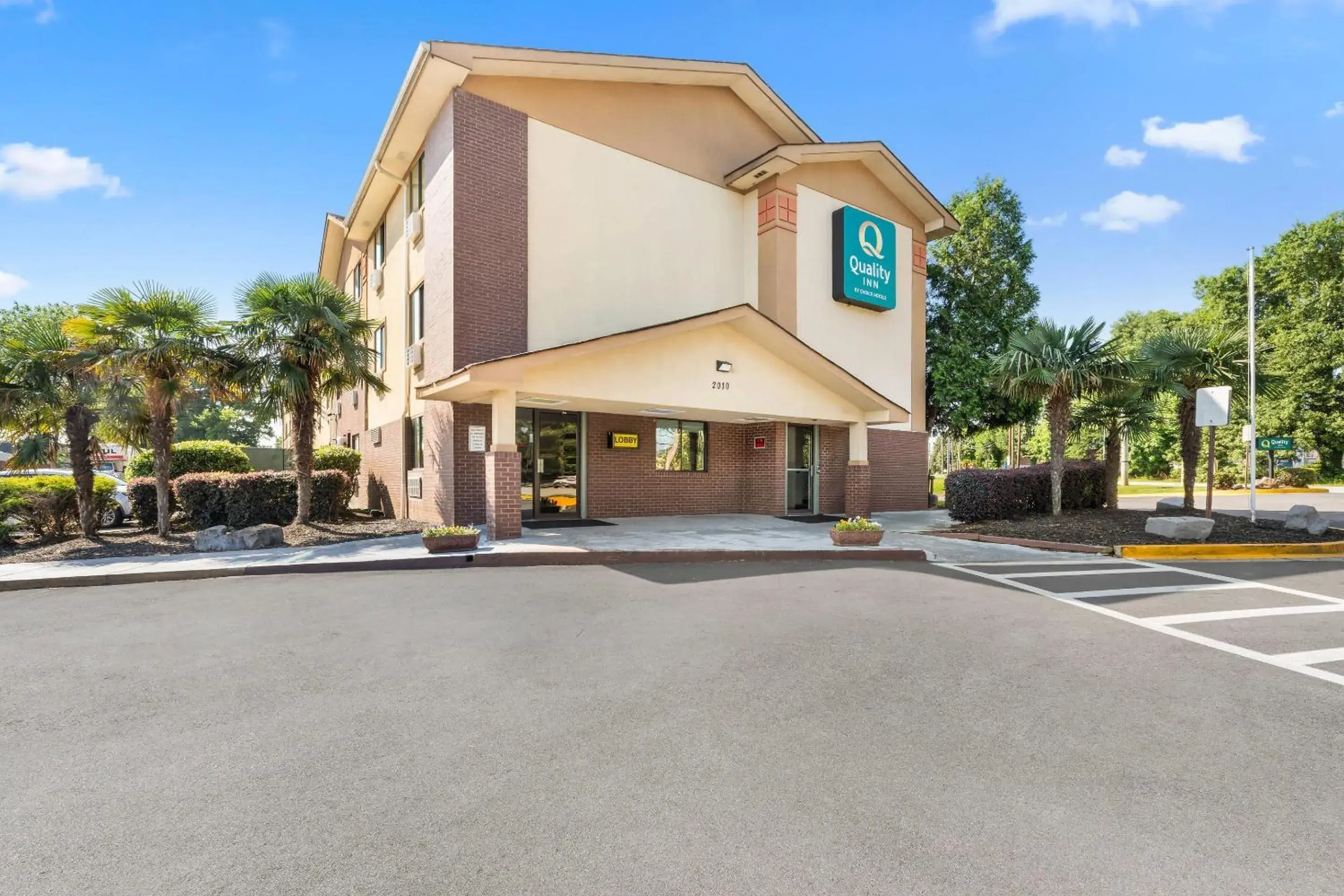 Property building in Quality Inn Atlanta Airport-Central Property building in Quality Inn Atlanta Airport-Central