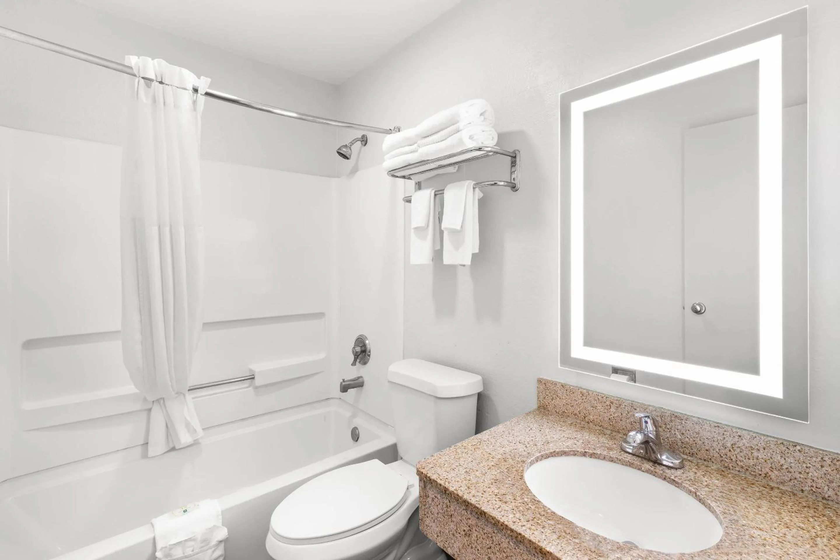 Bedroom in Quality Inn Atlanta Airport-Central