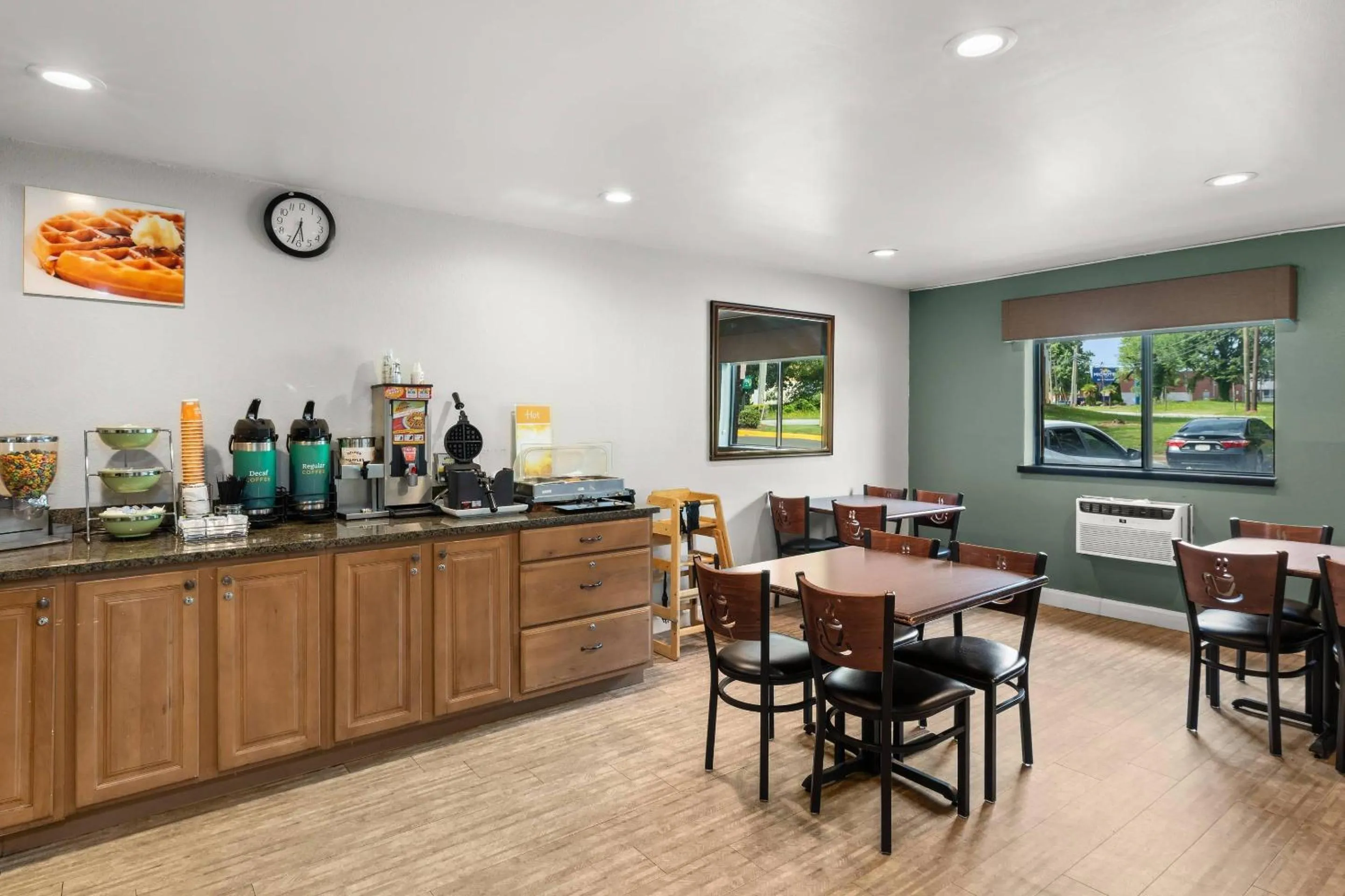 Breakfast in Quality Inn Atlanta Airport-Central