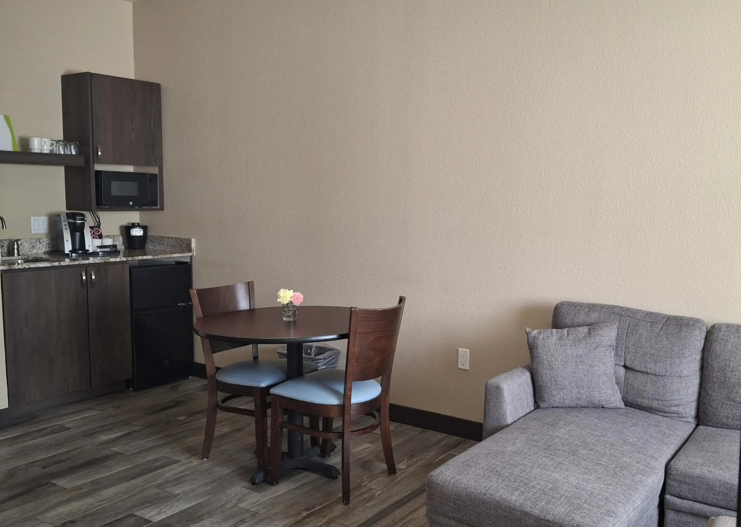 Kitchen or kitchenette in Island Suites Kitchen or kitchenette in Island Suites