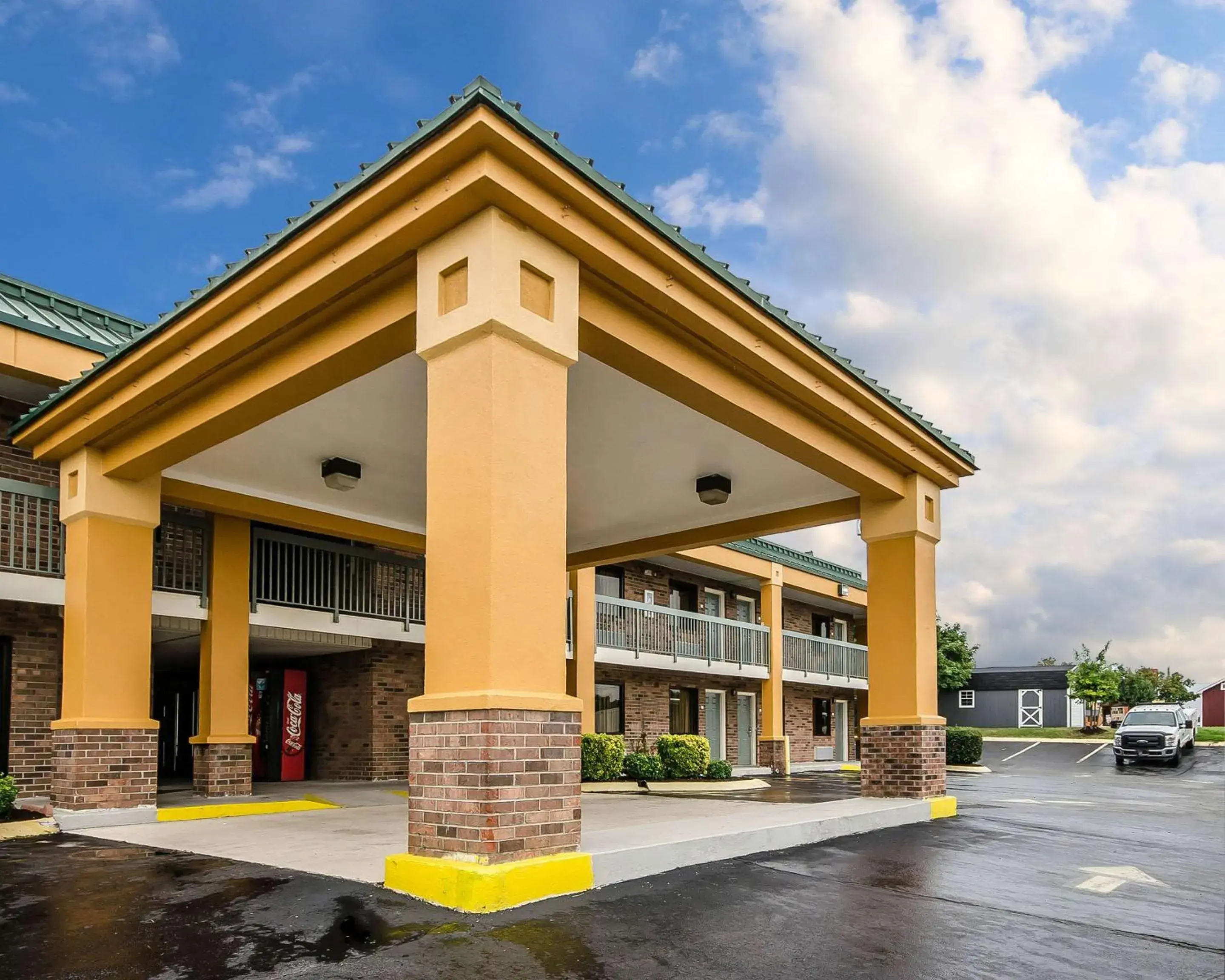 Property building in Quality Inn Franklin South Property building in Quality Inn Franklin South