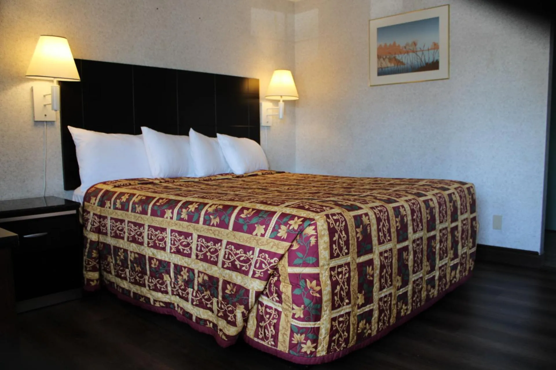 Bed in Inns of California Salinas