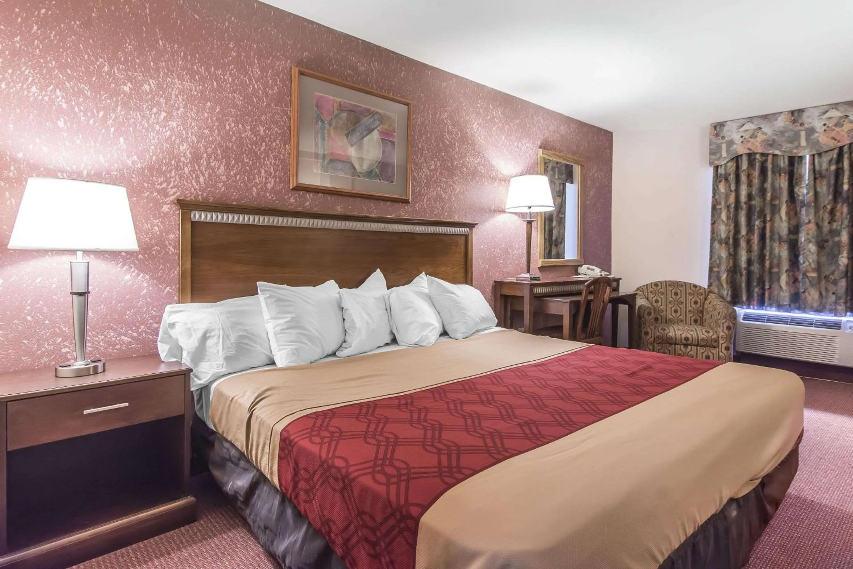 Photo of the whole room, Bed in Econo Lodge