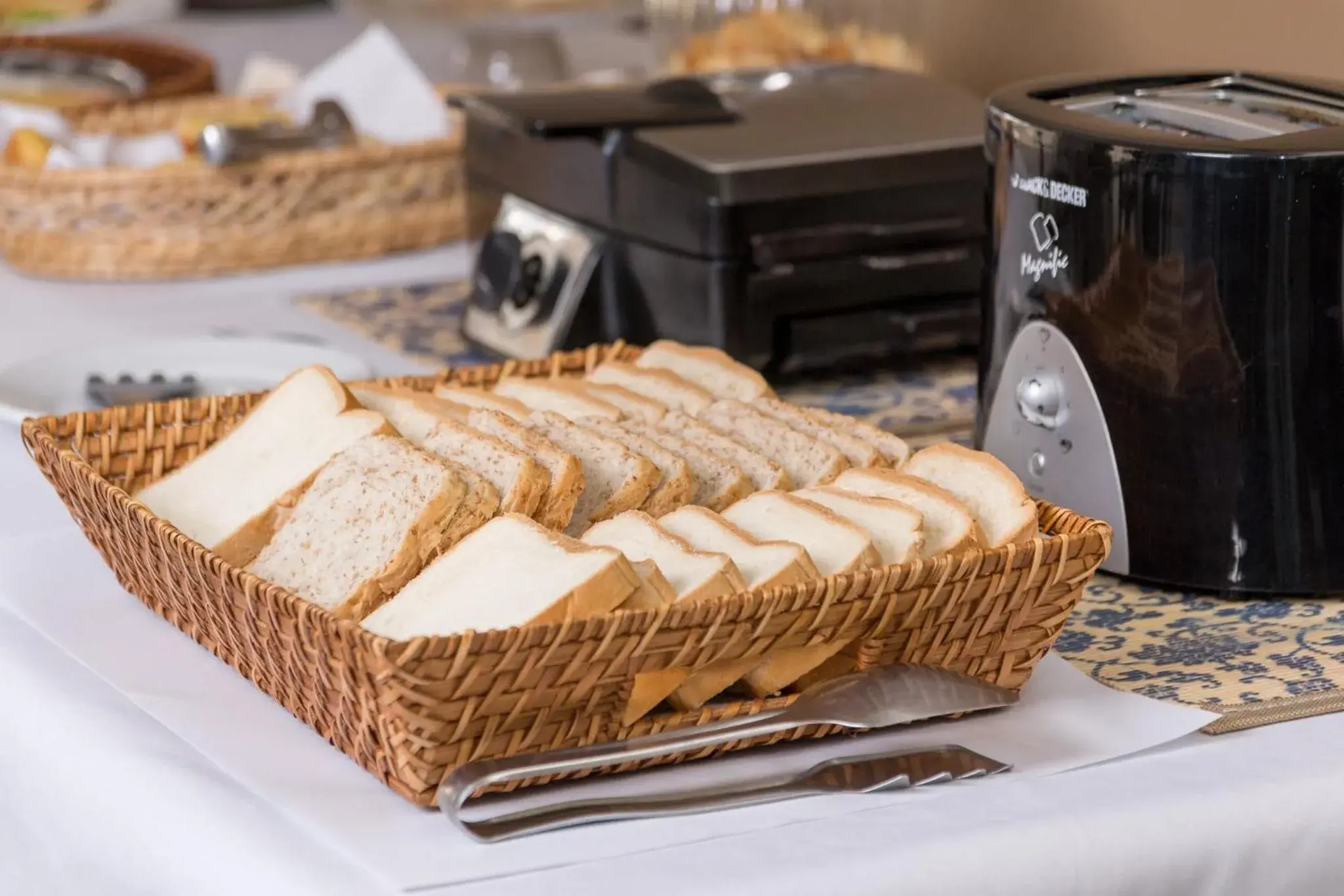 toaster in Maria Quitéria Hotel & Flat toaster in Maria Quitéria Hotel & Flat