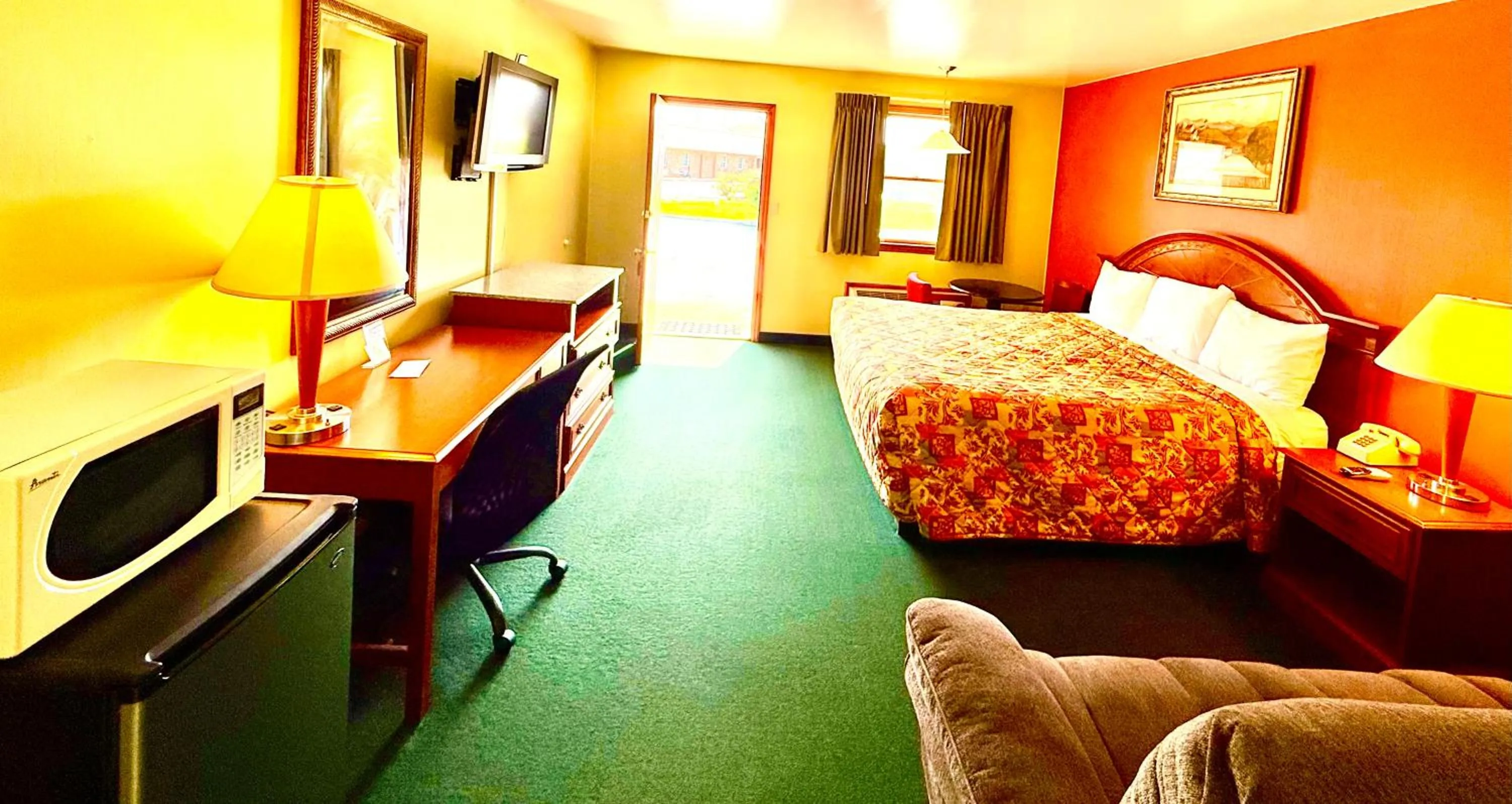 Bed in Weathervane Motor Court