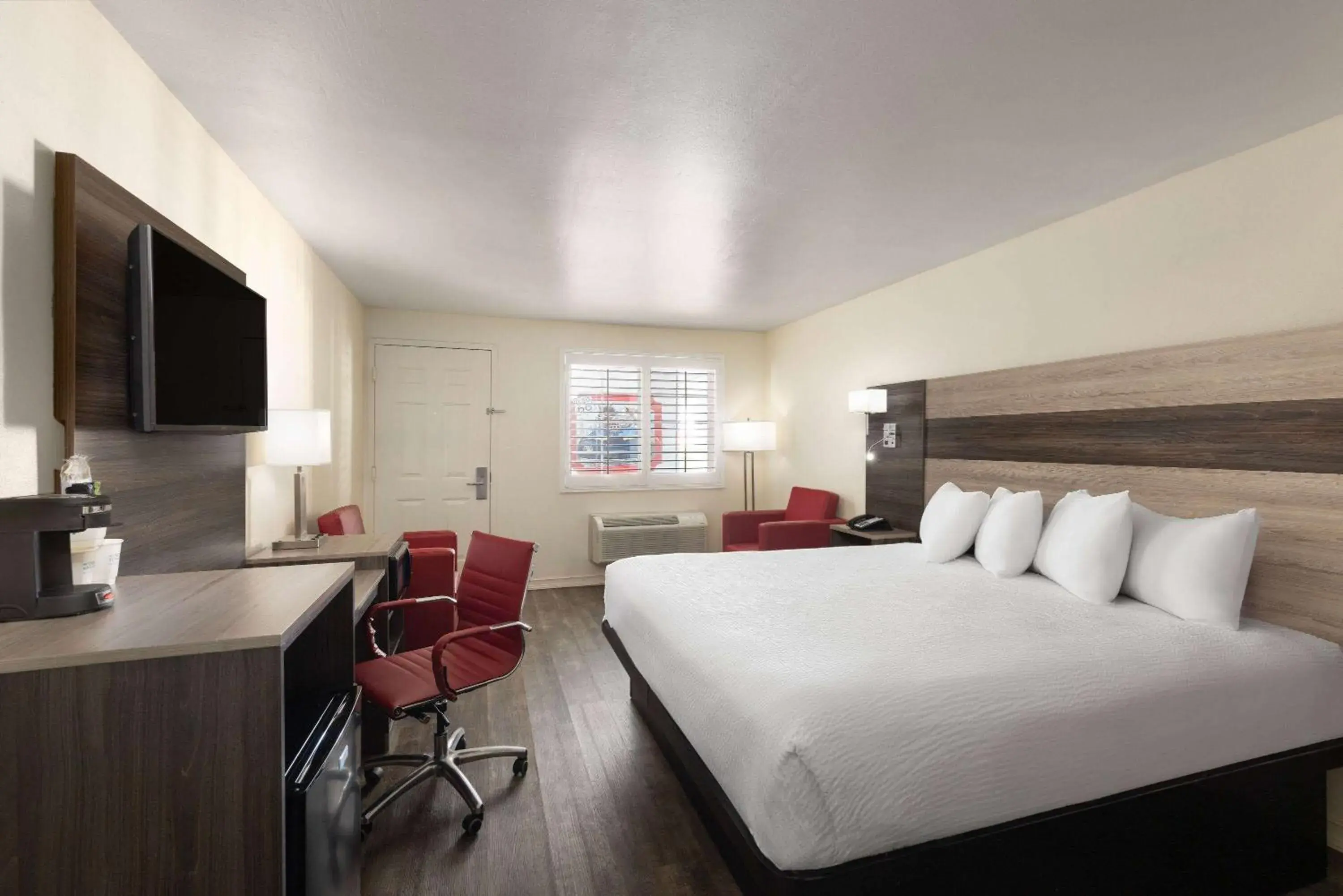 Photo of the whole room, Bed in Ramada by Wyndham Kingman Photo of the whole room, Bed in Ramada by Wyndham Kingman