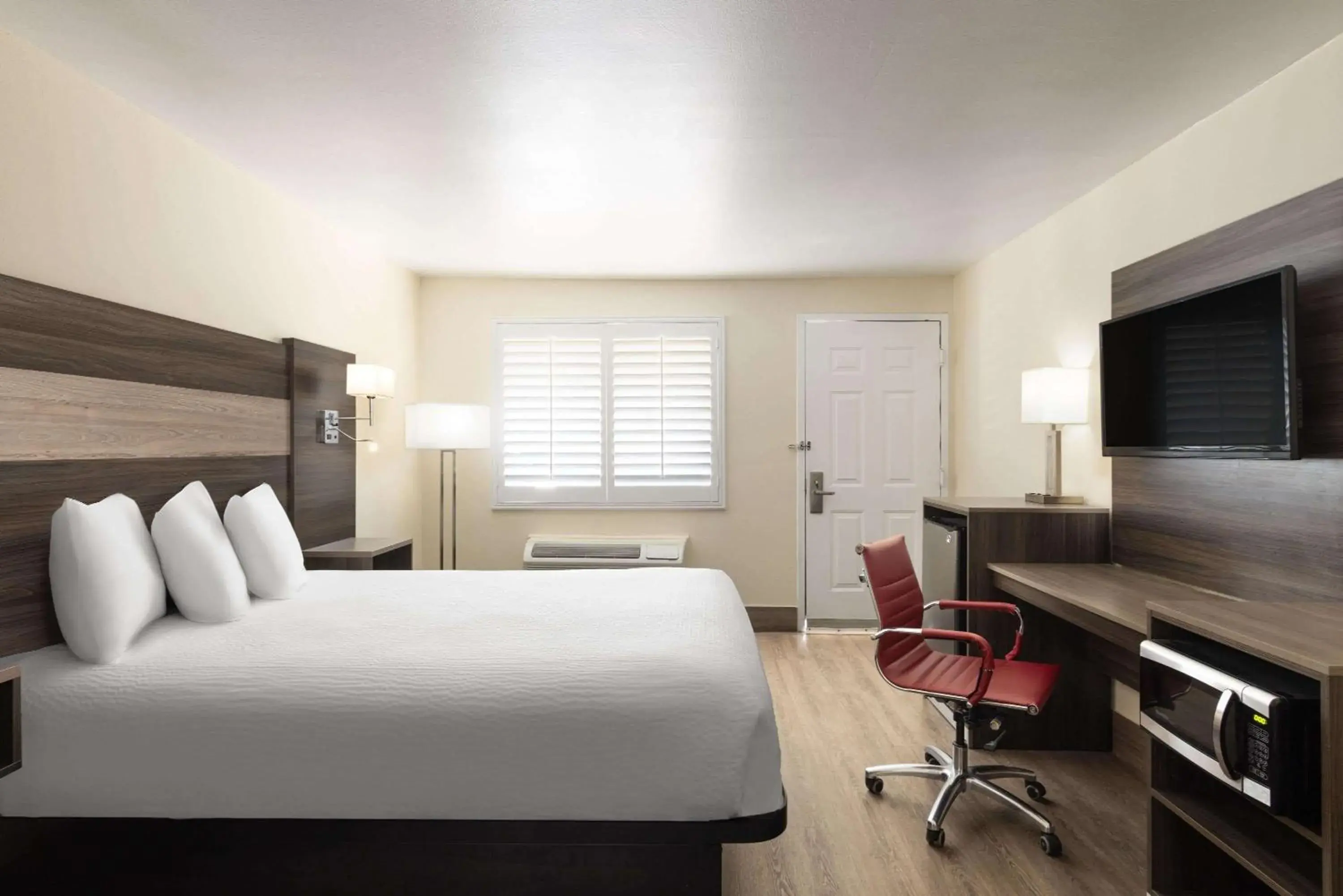 Photo of the whole room, Bed in Ramada by Wyndham Kingman Photo of the whole room, Bed in Ramada by Wyndham Kingman