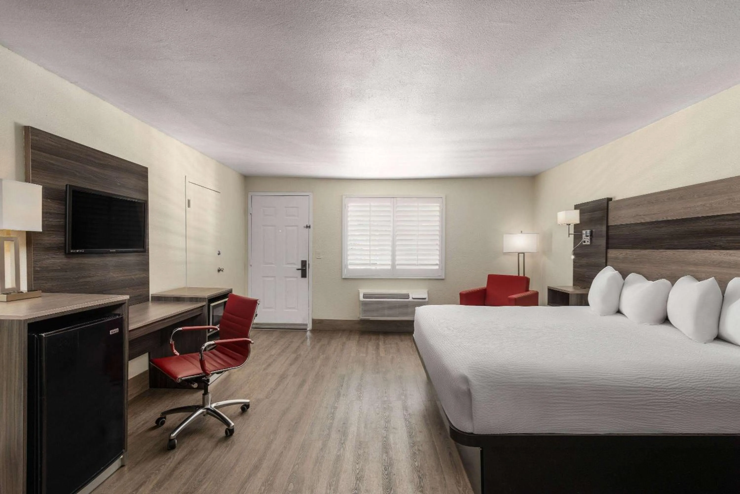 Photo of the whole room, Bed in Ramada by Wyndham Kingman