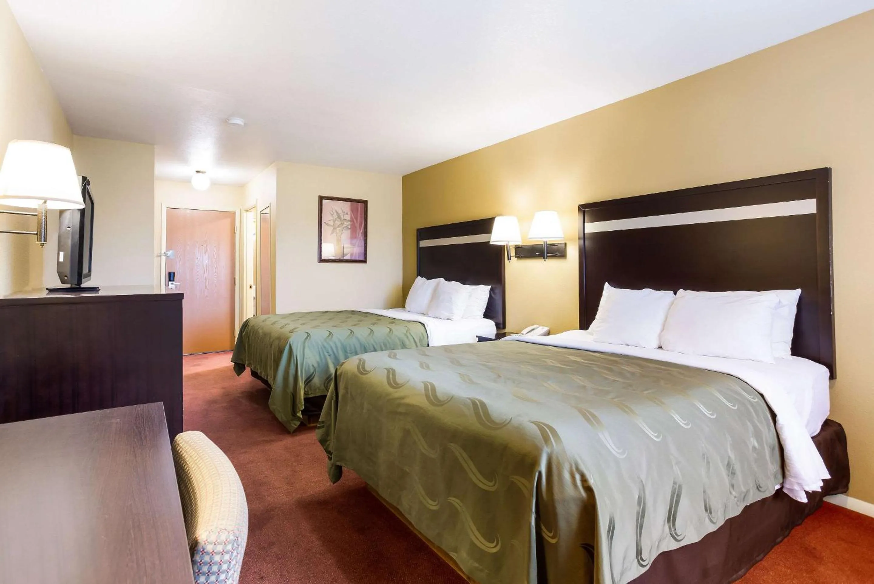 Photo of the whole room, Bed in Quality Inn Airport