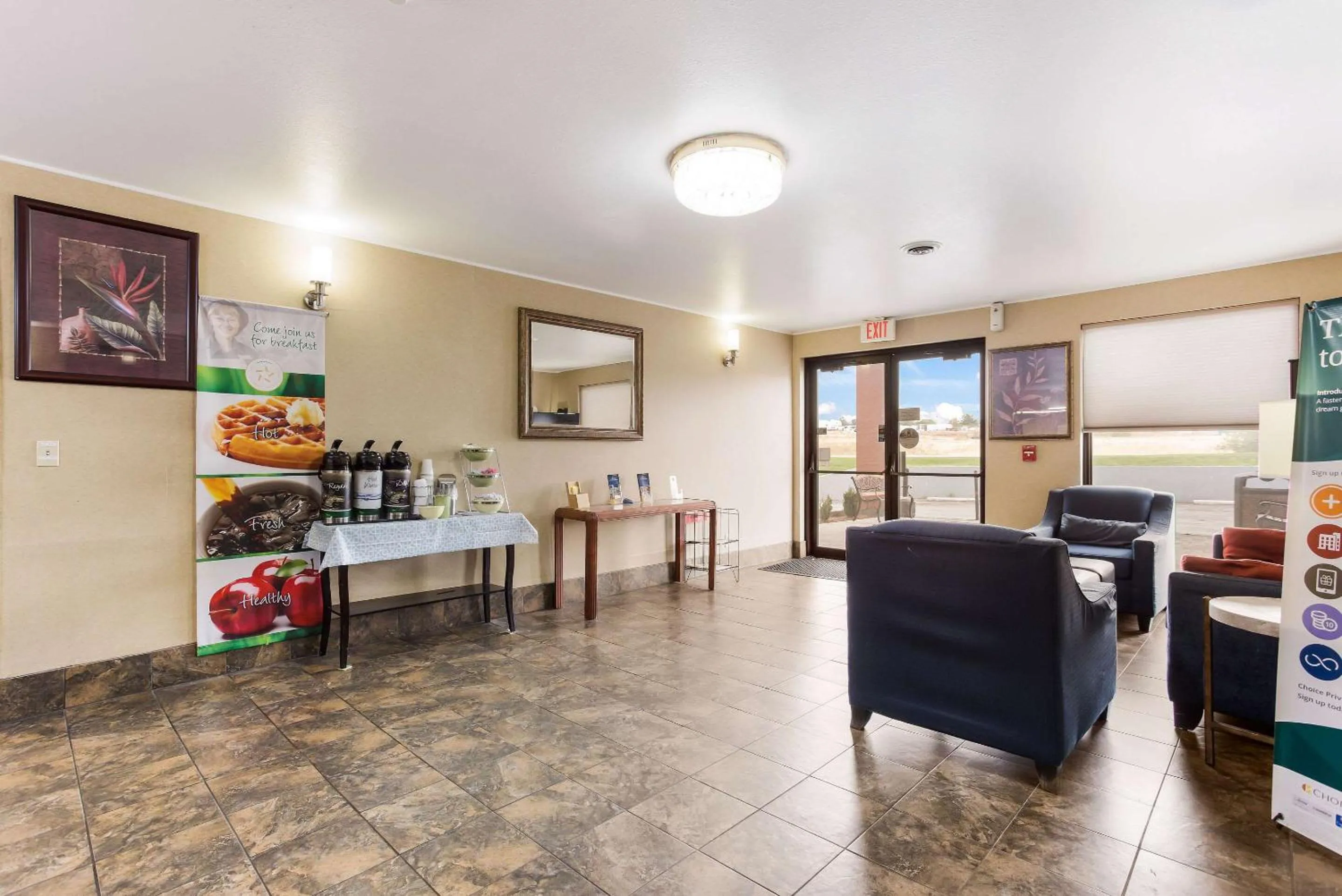 Lobby or reception in Quality Inn Airport