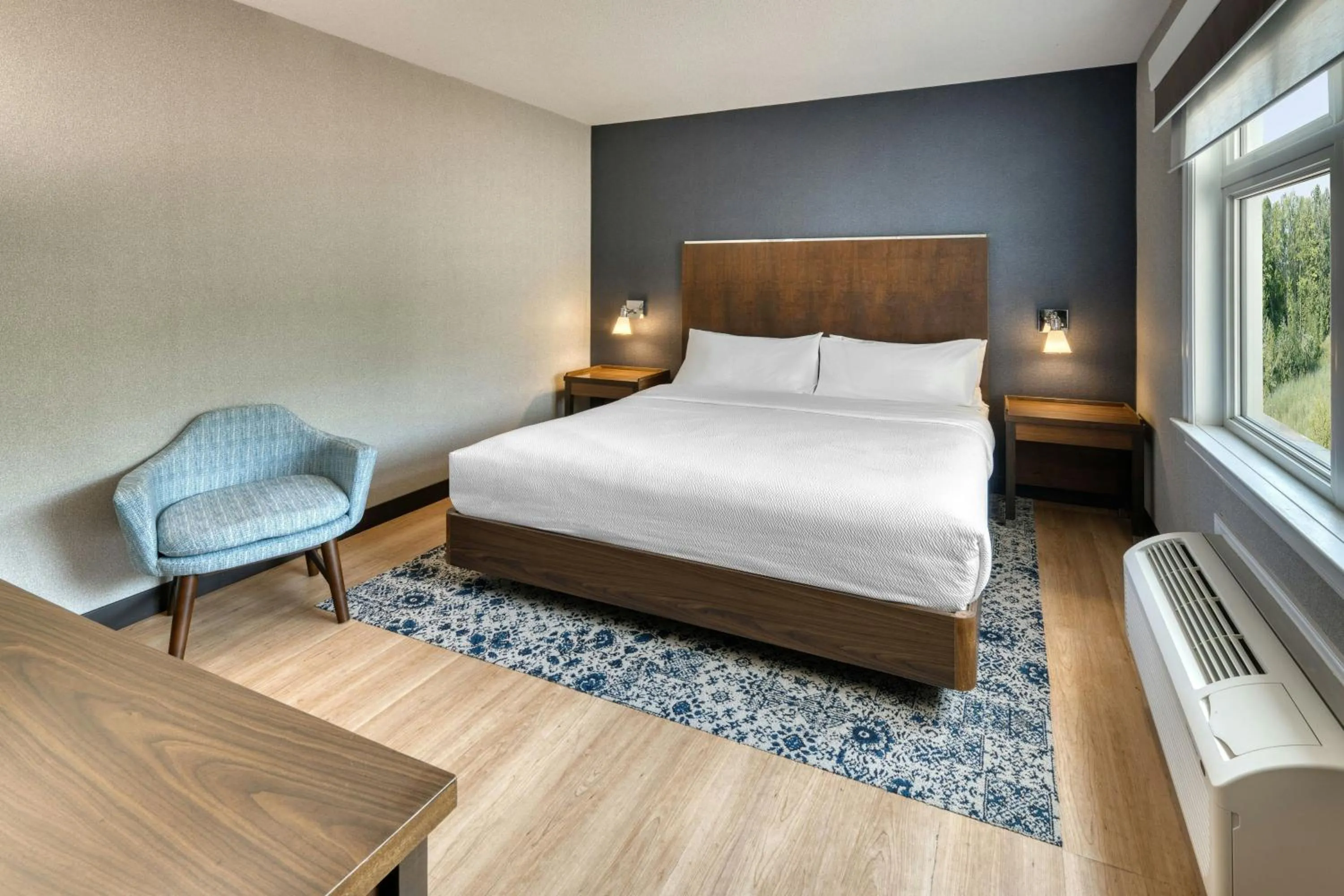 Bedroom, Bed in Four Points by Sheraton Barrie