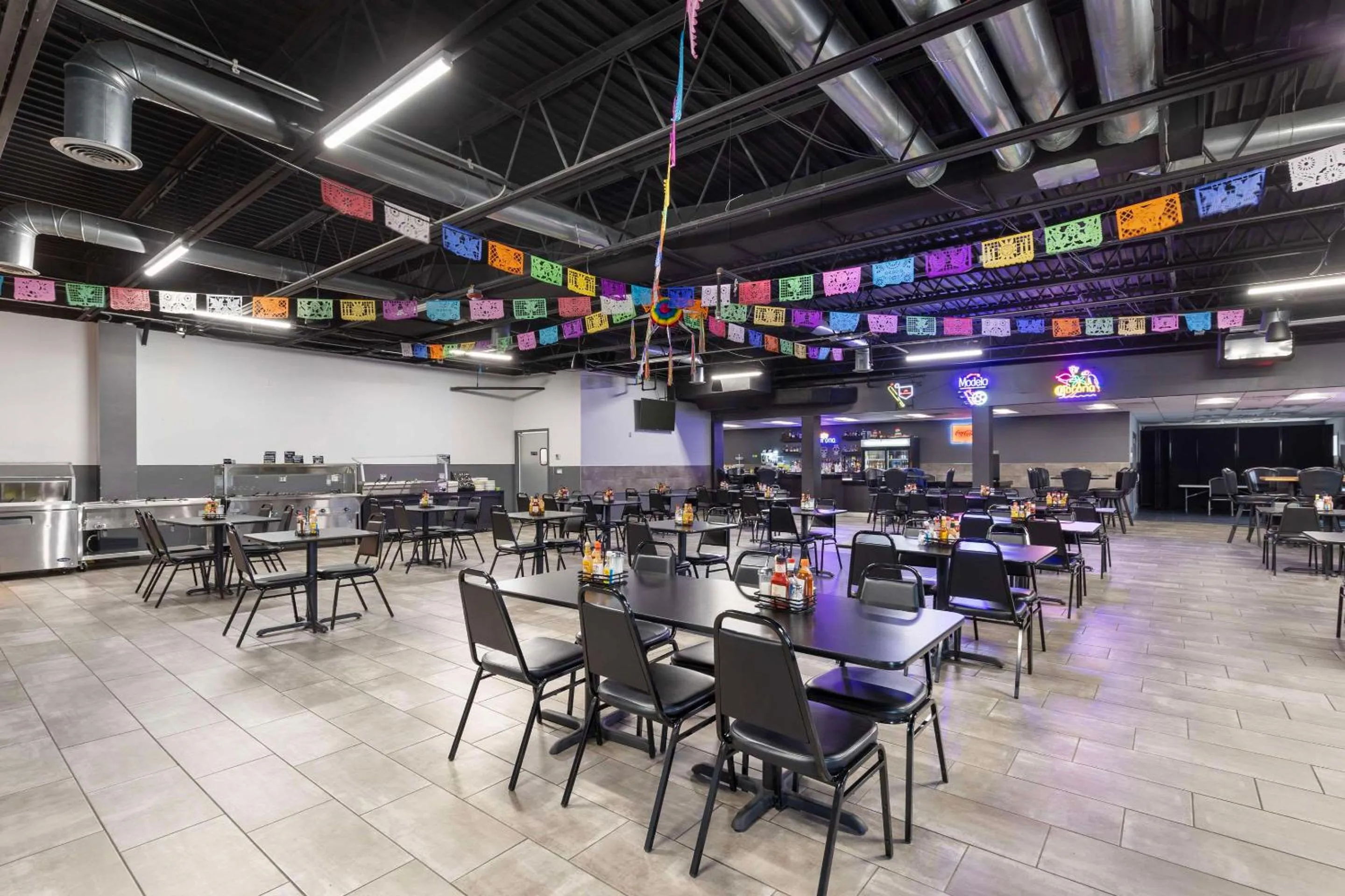 Restaurant/places to eat in Clarion Inn Des Moines Airport