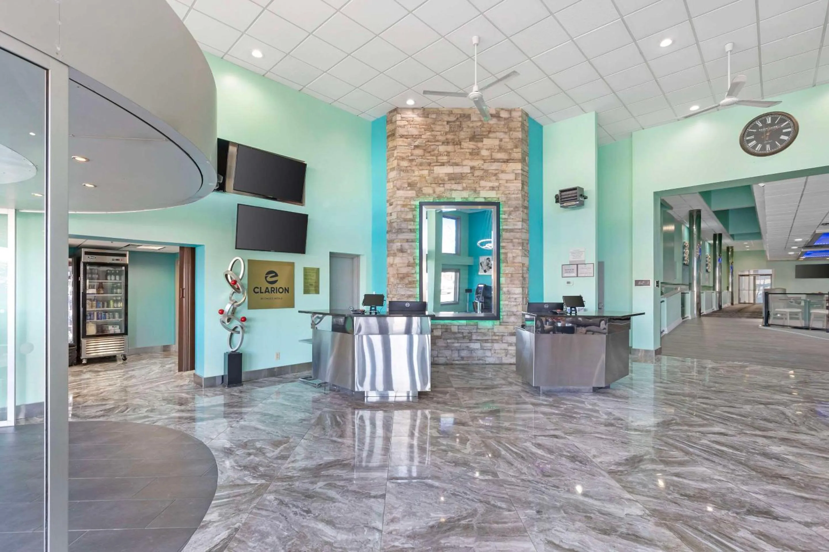 Lobby or reception in Clarion Inn Des Moines Airport
