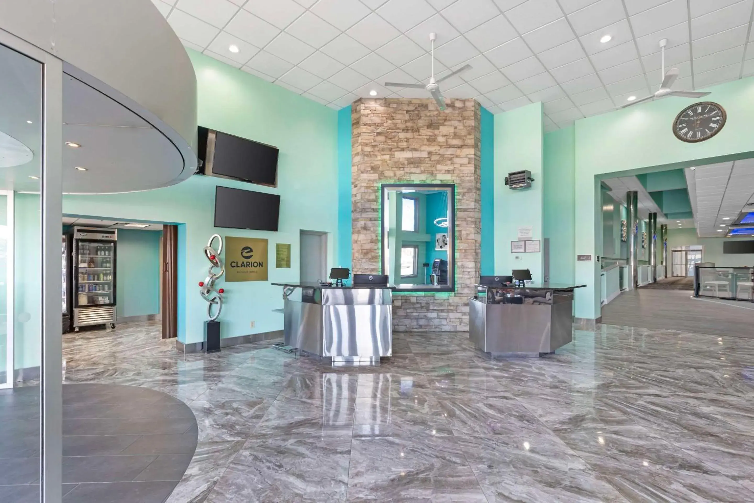 Lobby or reception in Ramada by Wyndham Des Moines Airport Lobby or reception in Ramada by Wyndham Des Moines Airport