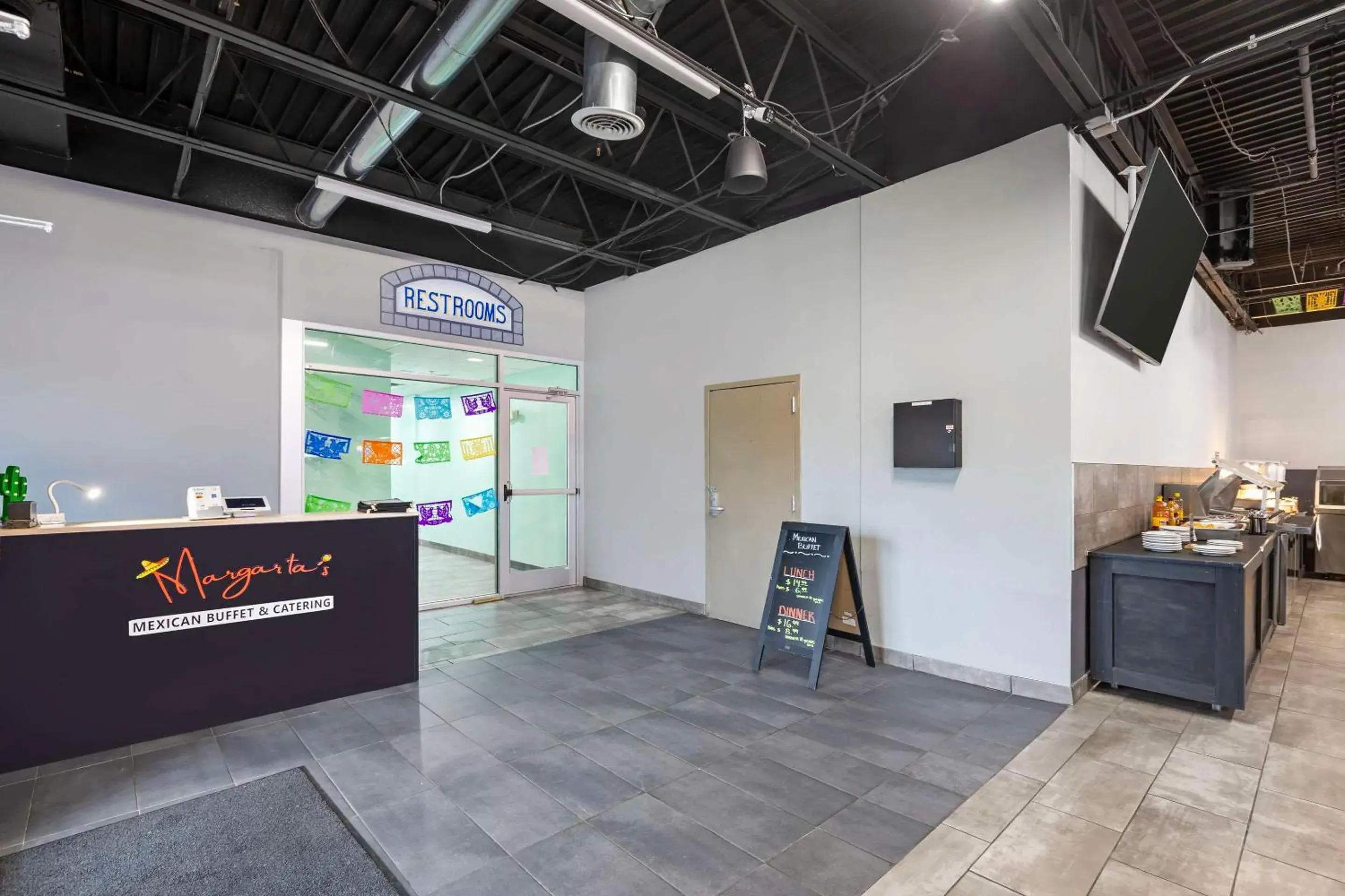 Restaurant/places to eat in Clarion Inn Des Moines Airport Restaurant/places to eat in Clarion Inn Des Moines Airport