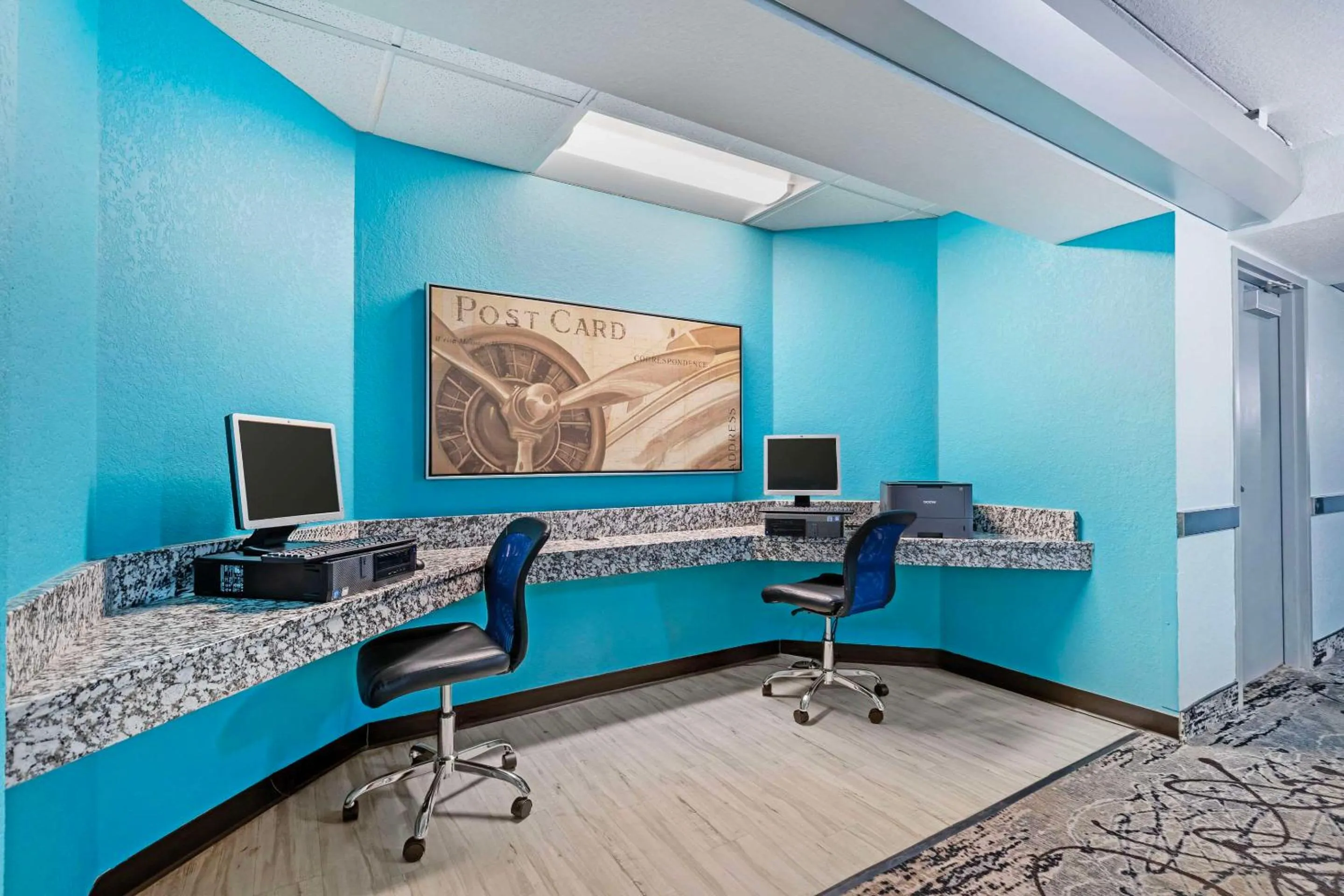 Business facilities in Clarion Inn Des Moines Airport