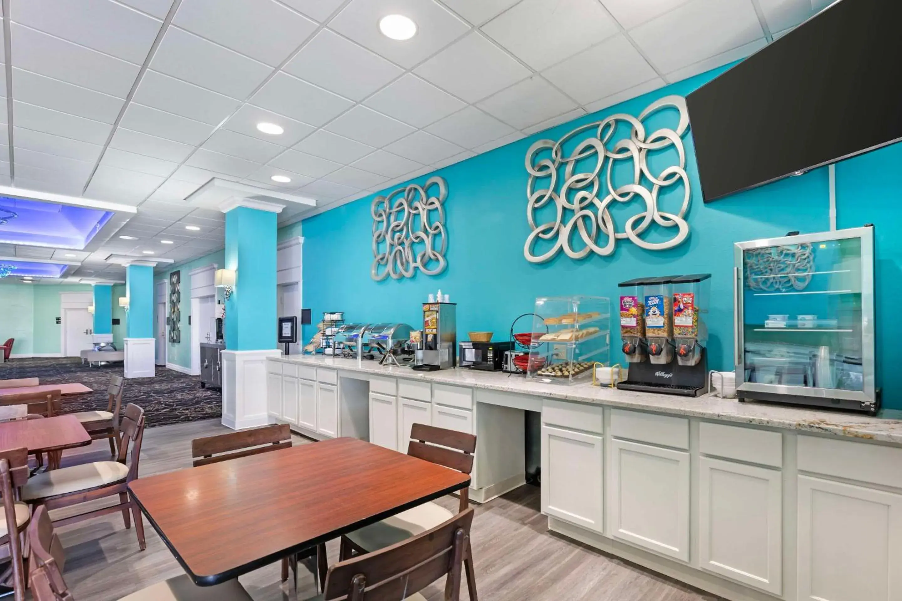 Breakfast in Clarion Inn Des Moines Airport Breakfast in Clarion Inn Des Moines Airport