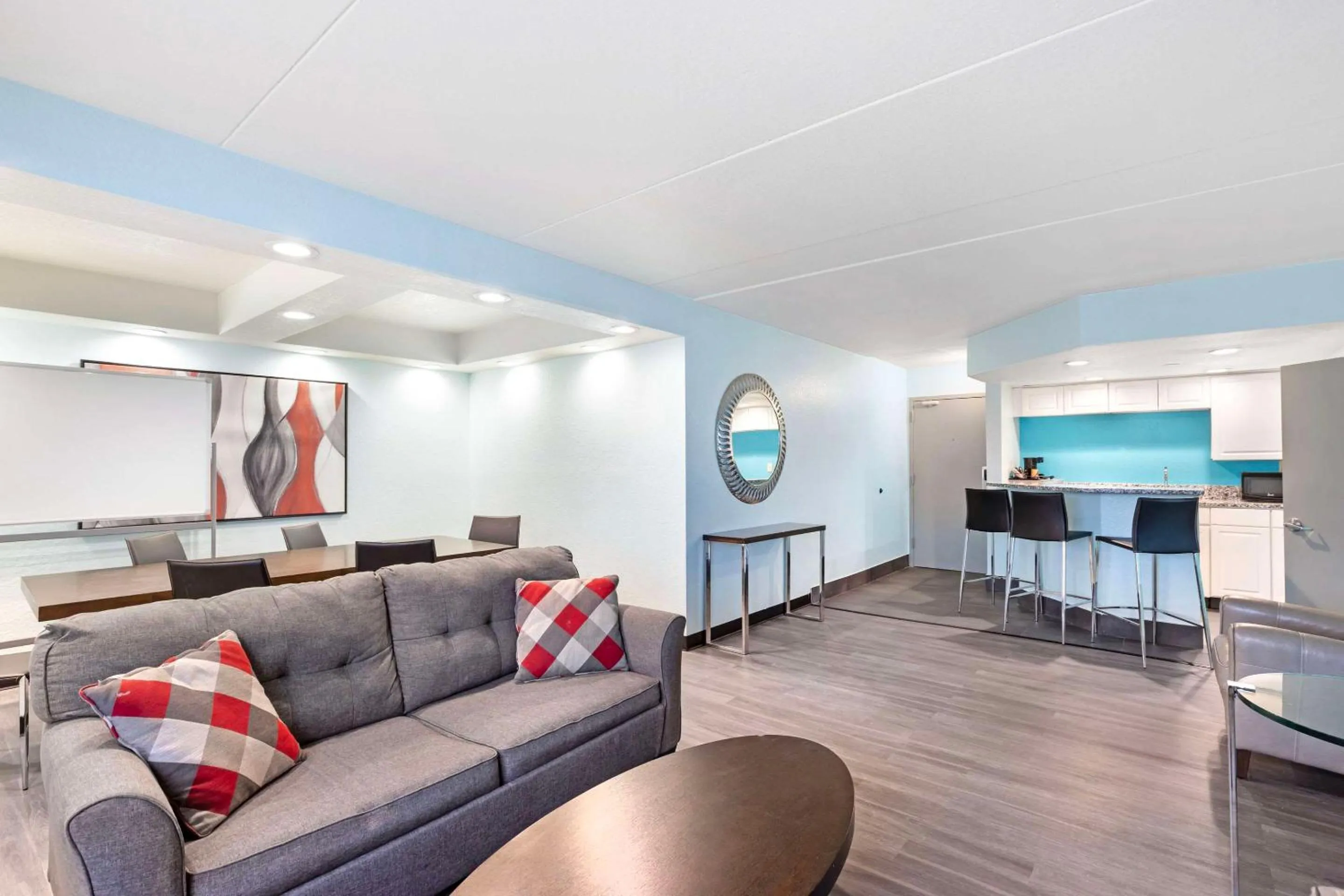 Bedroom in Clarion Inn Des Moines Airport