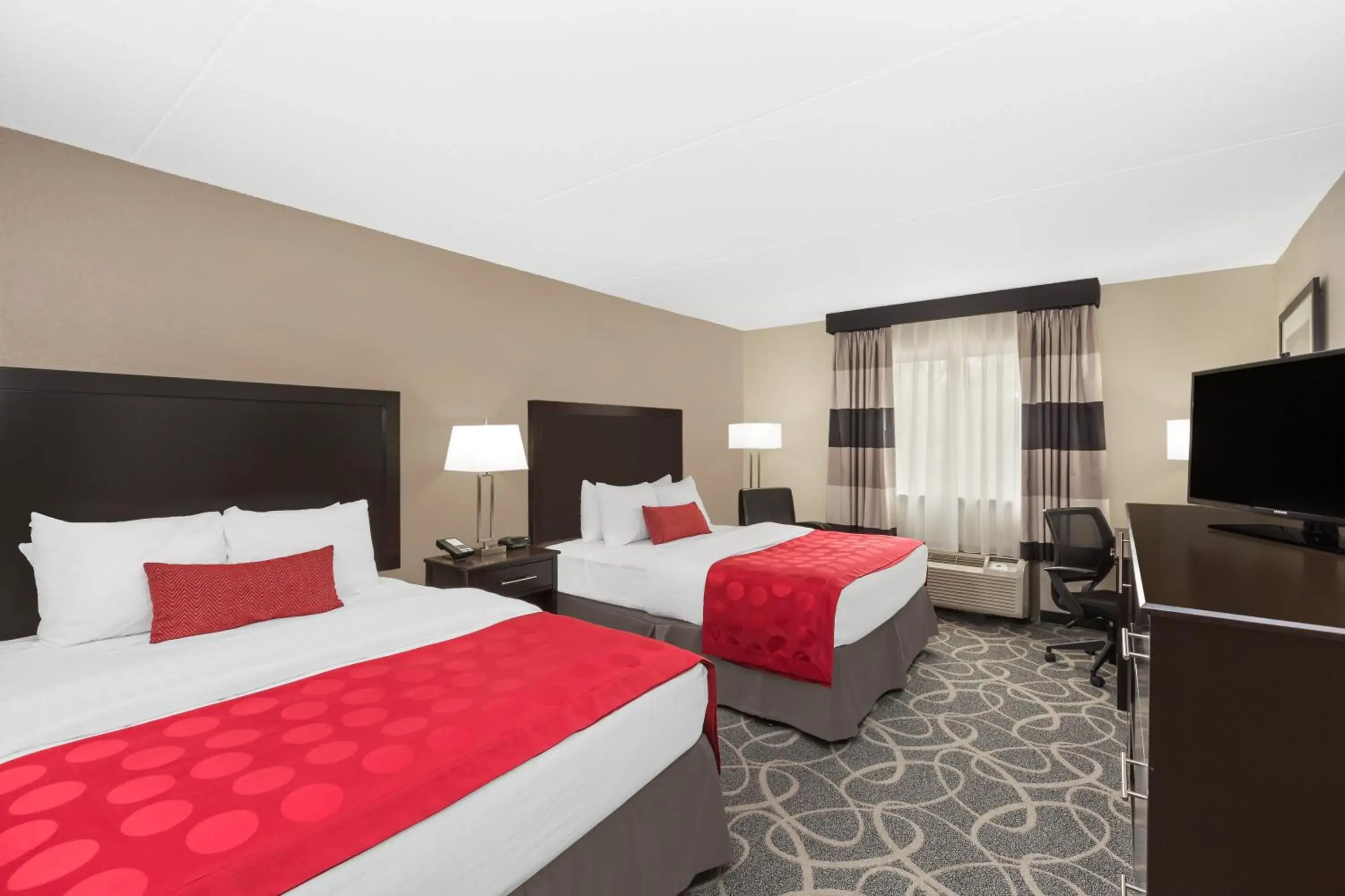 Queen Room with Two Queen Beds - Non-Smoking in Ramada by Wyndham Des Moines Airport Queen Room with Two Queen Beds - Non-Smoking in Ramada by Wyndham Des Moines Airport