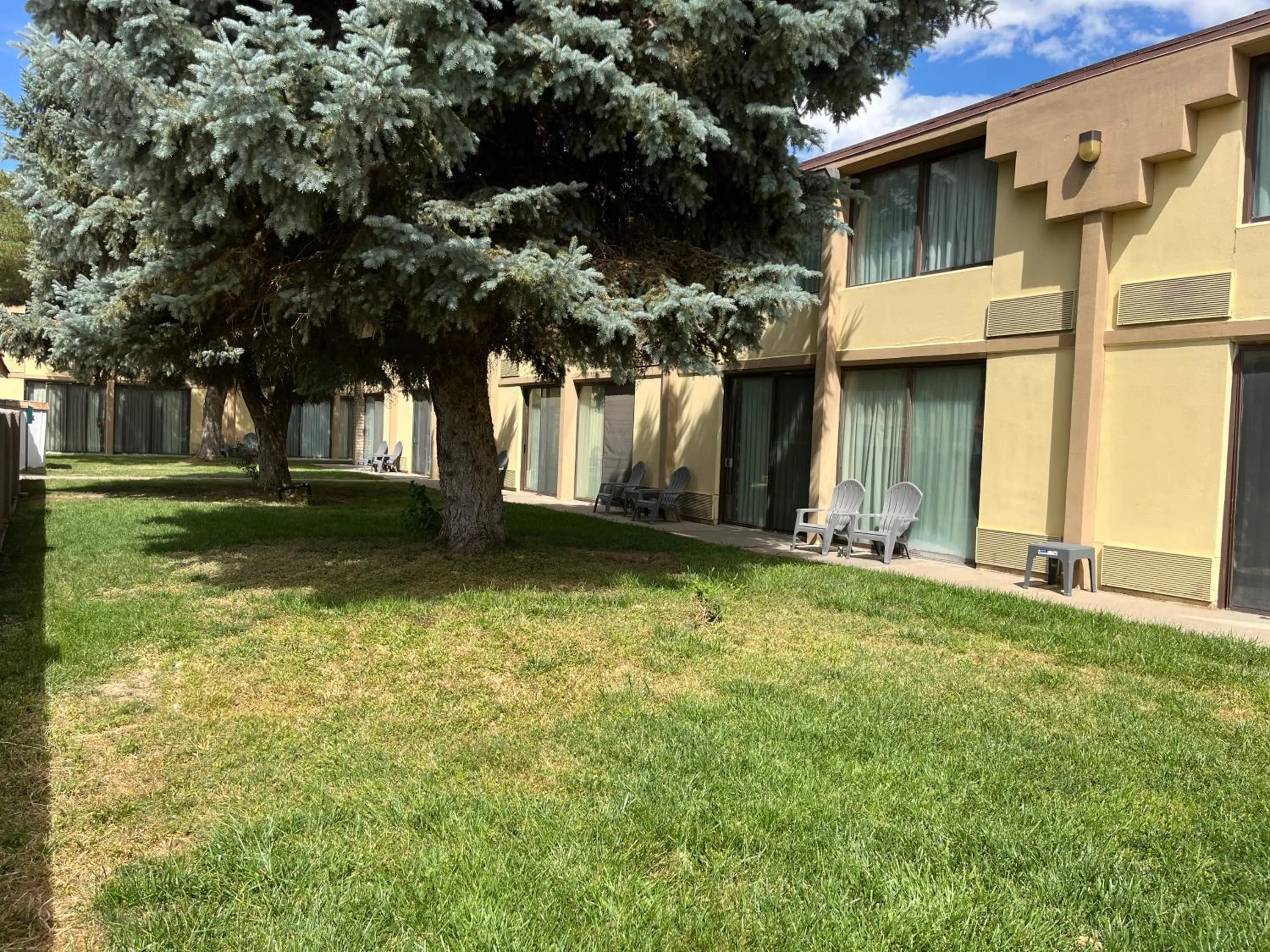 Brentwood Inn & Garden