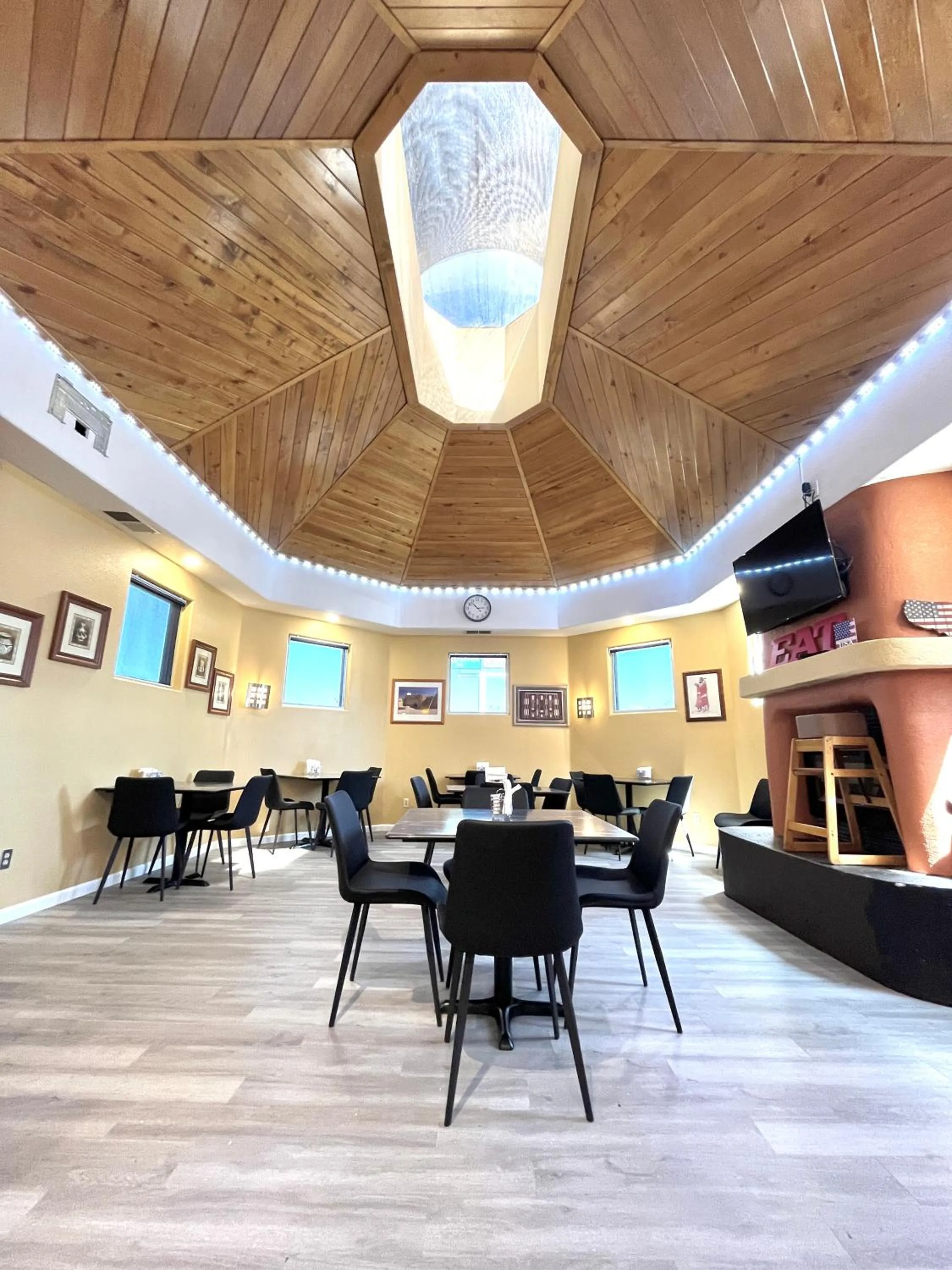 Brentwood Inn & Garden