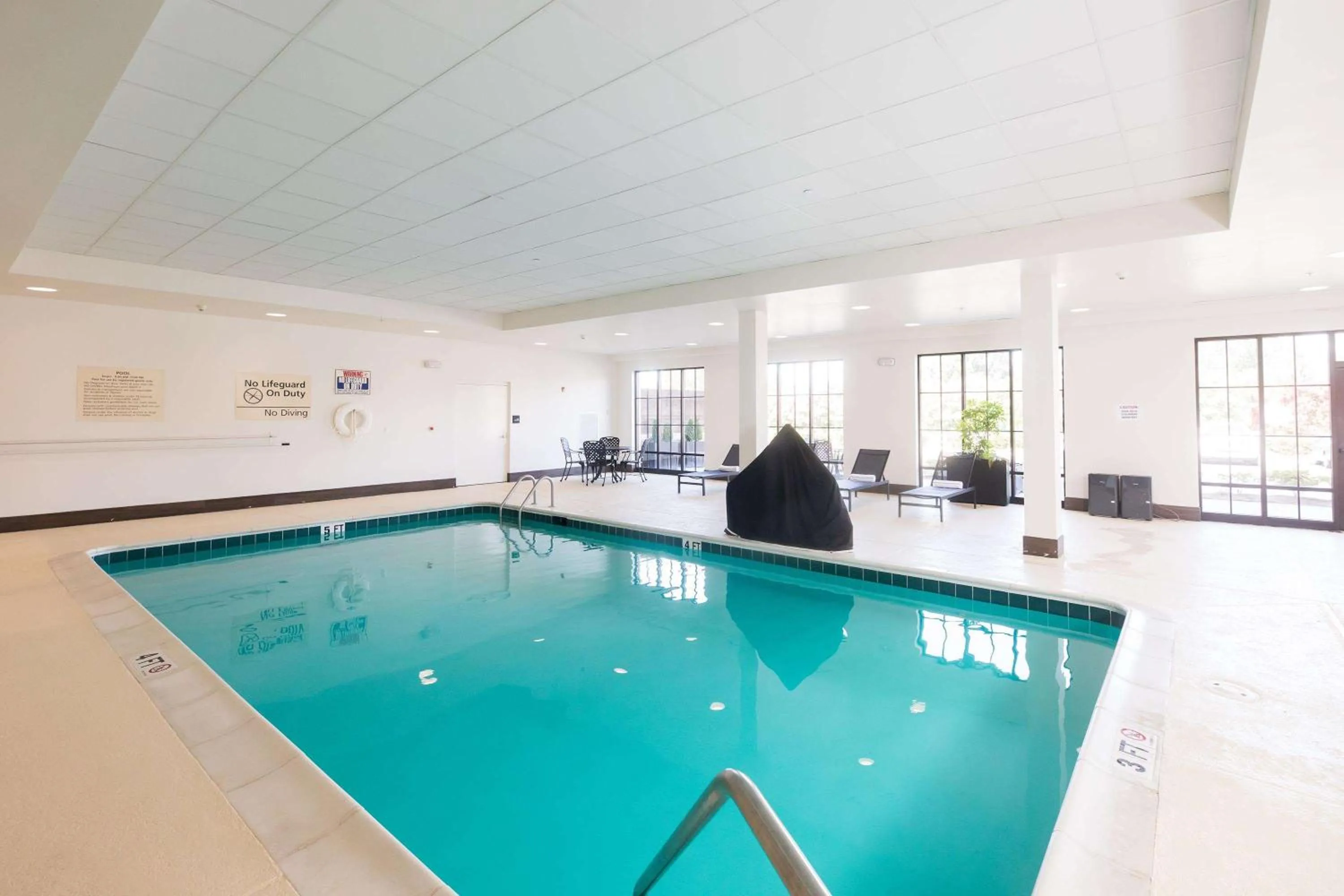 Pool view in Hampton Inn & Suites Dobson