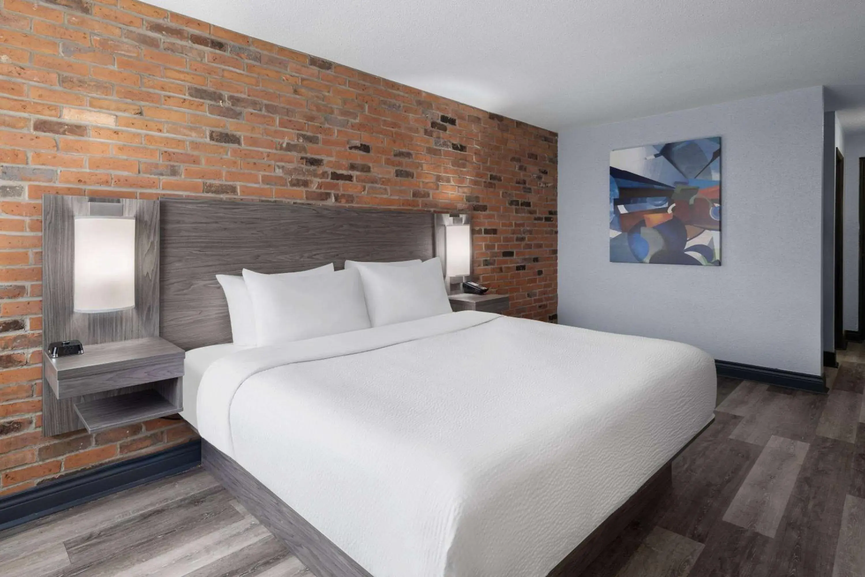 Photo of the whole room, Bed in Travelodge by Wyndham Barrie Photo of the whole room, Bed in Travelodge by Wyndham Barrie