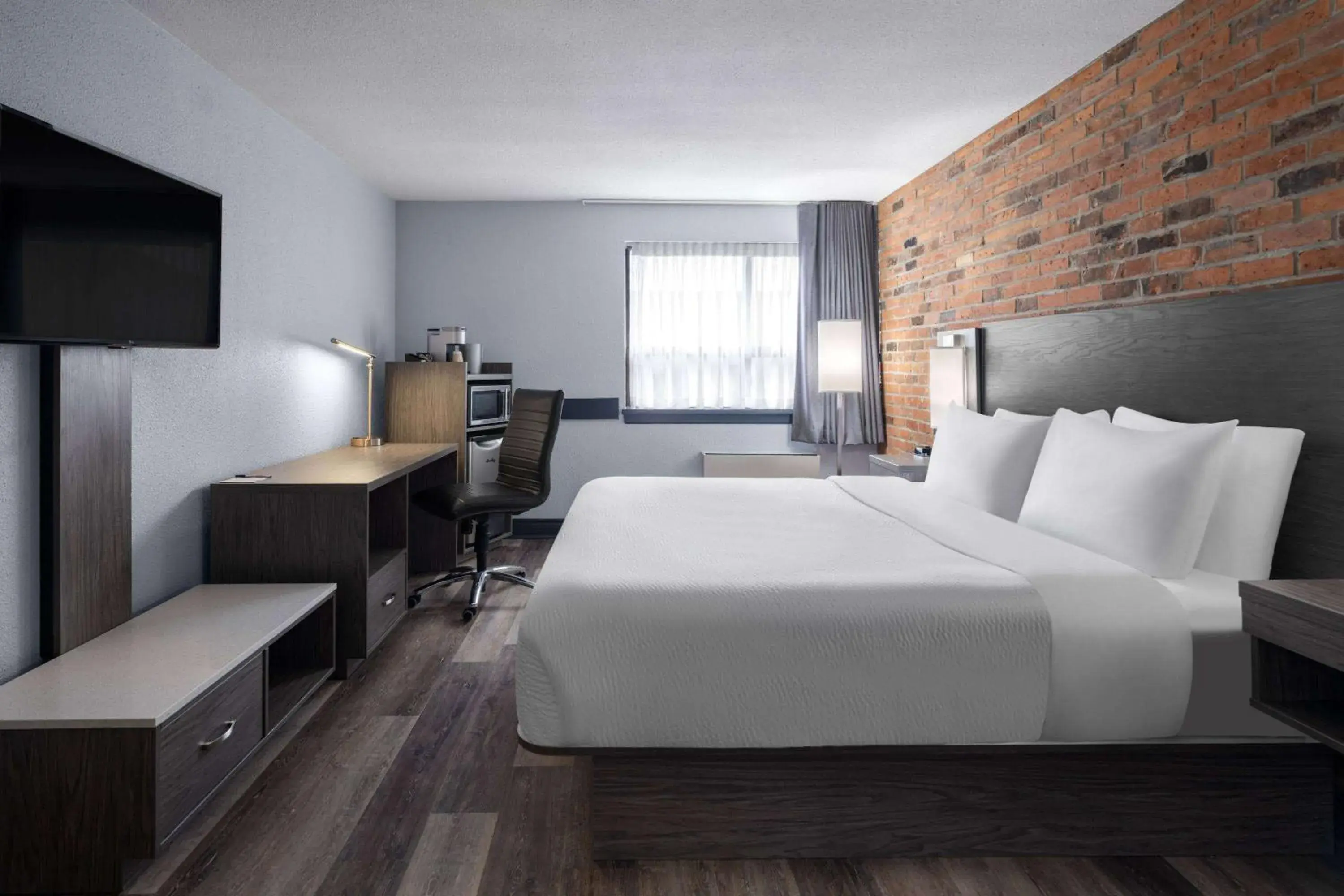 Photo of the whole room, Bed in Travelodge by Wyndham Barrie Photo of the whole room, Bed in Travelodge by Wyndham Barrie