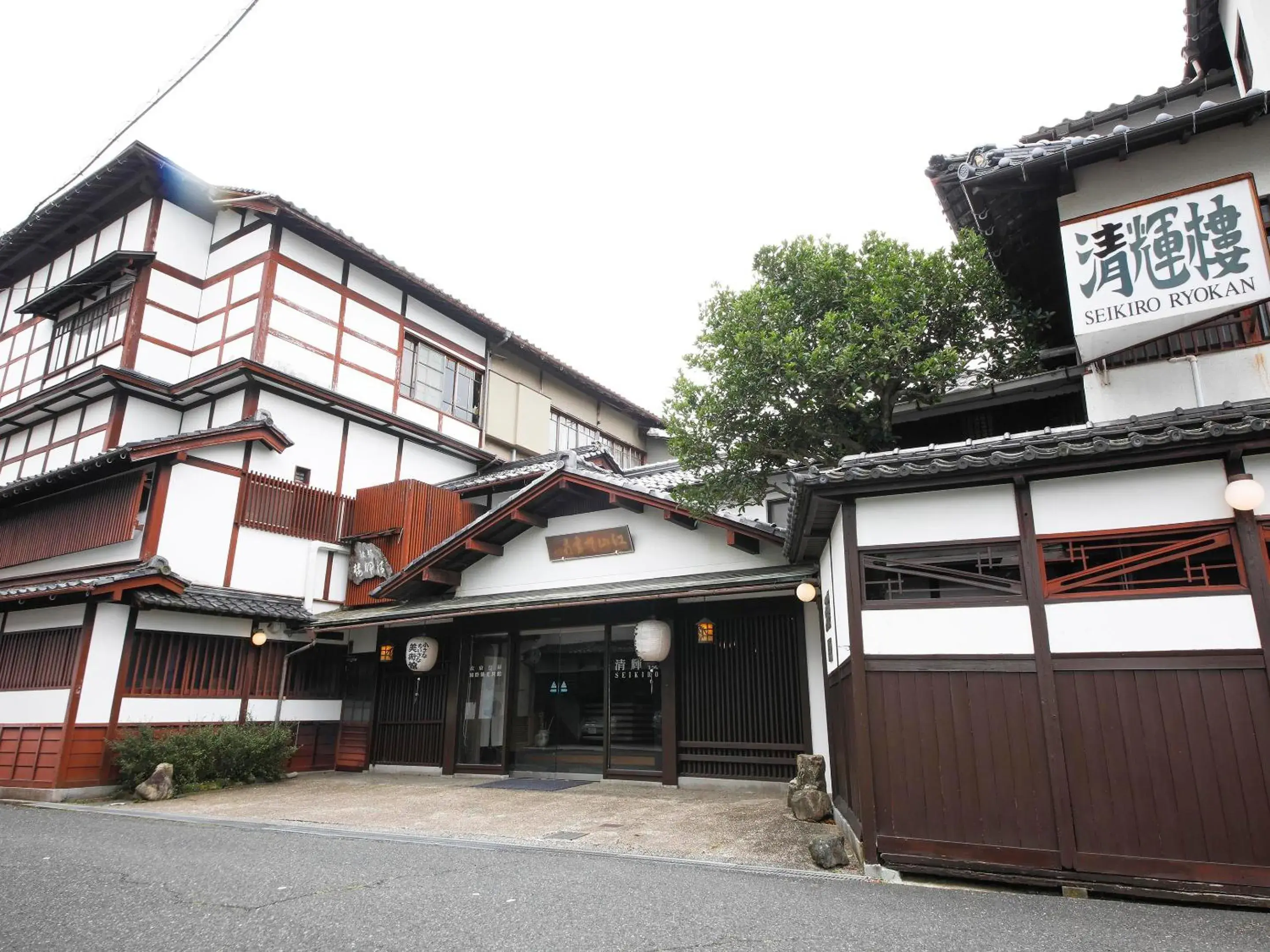 Property building in Seikiro Ryokan Historical Museum Hotel Property building in Seikiro Ryokan Historical Museum Hotel