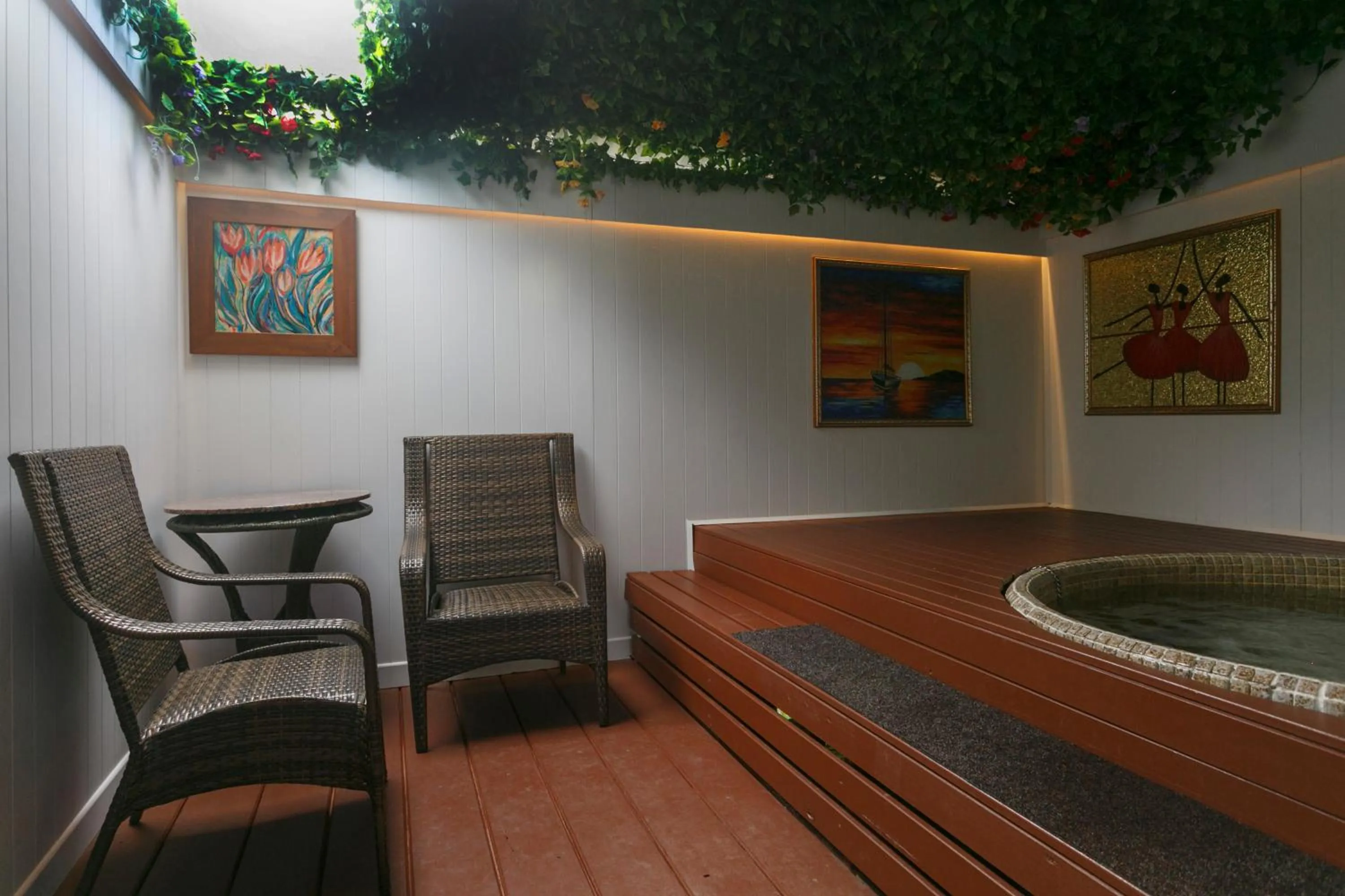 Hot Tub in VU Thermal Lodge