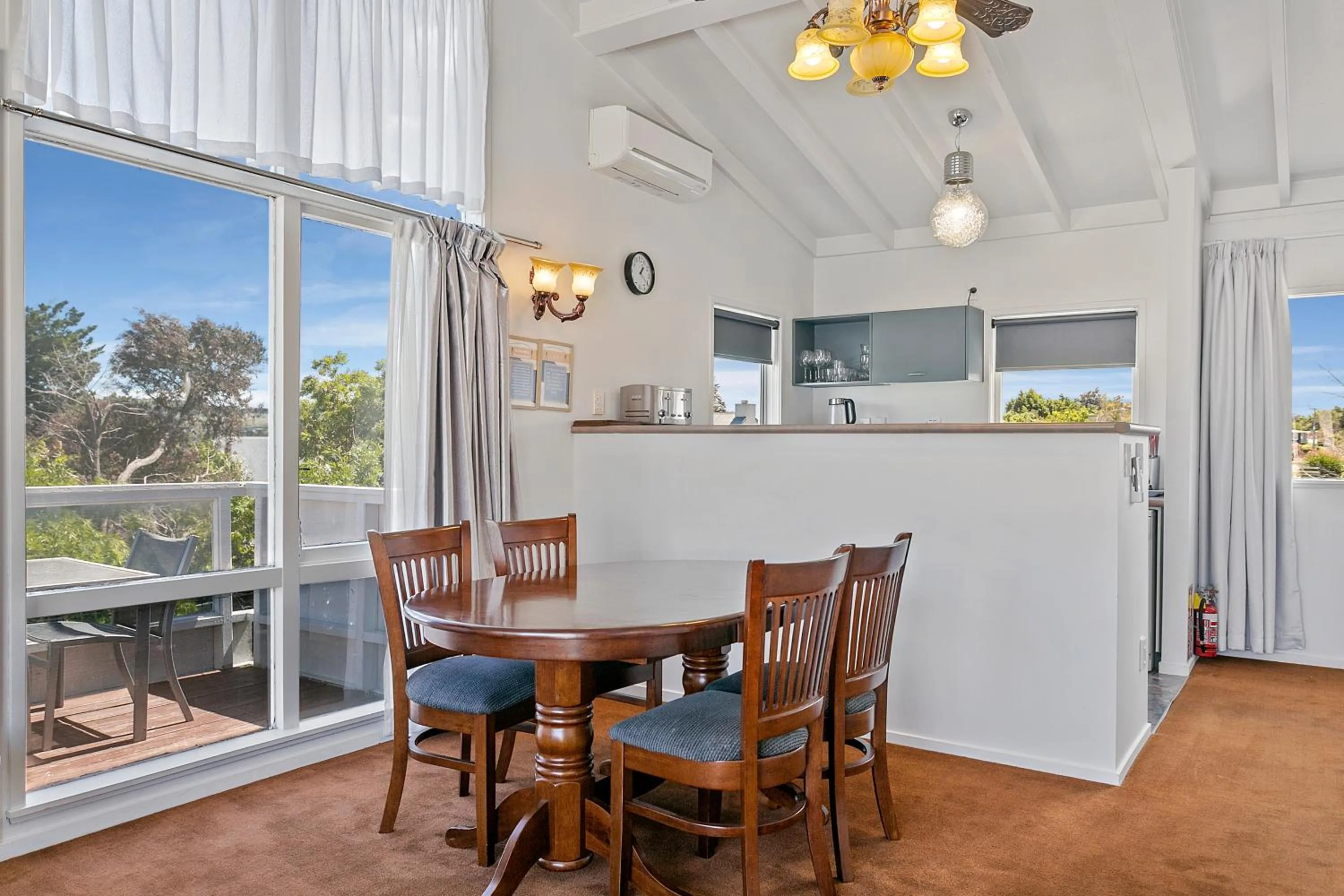 Dining Area in VU Thermal Lodge