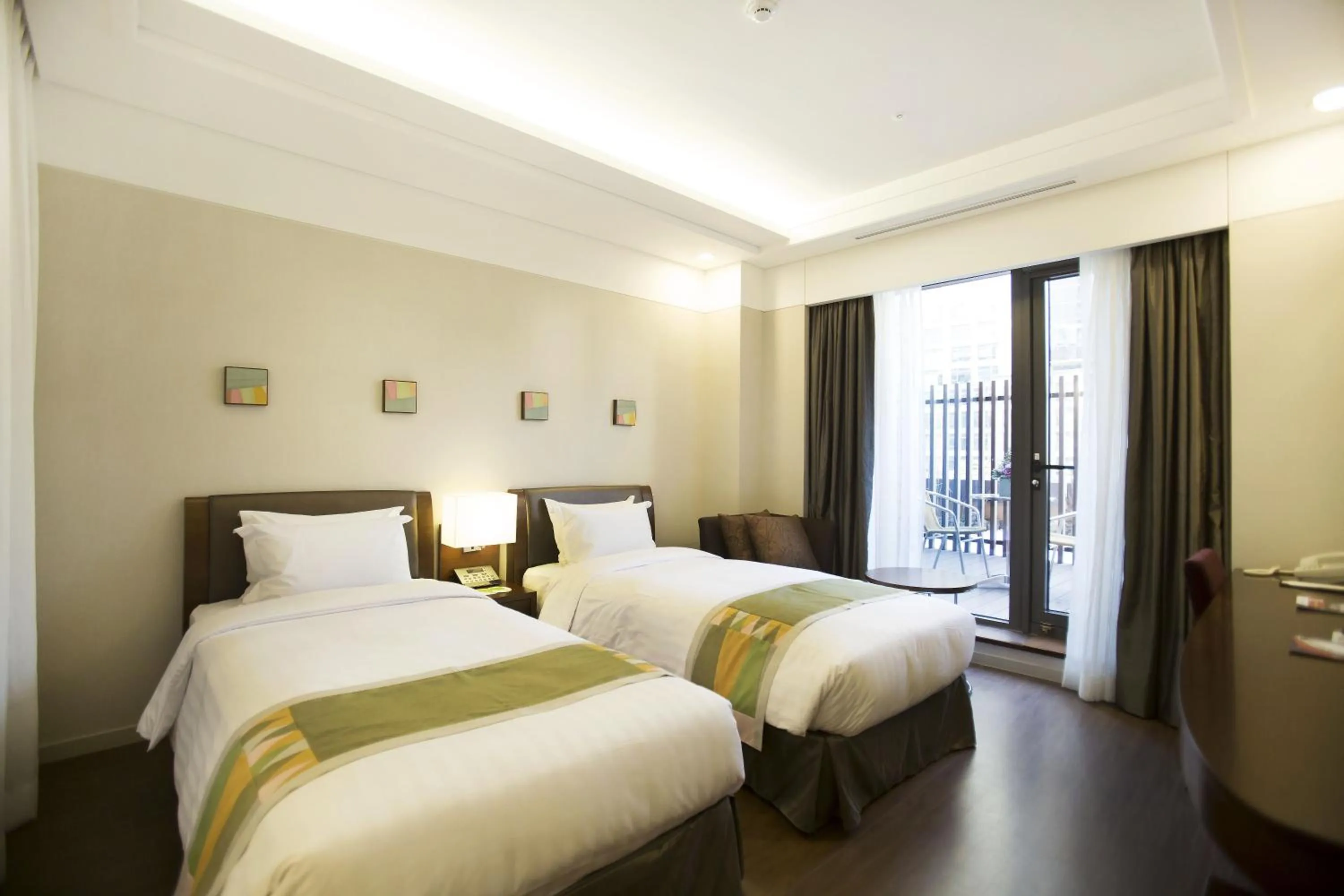 View (from property/room), Bed in Seoul Garden Hotel